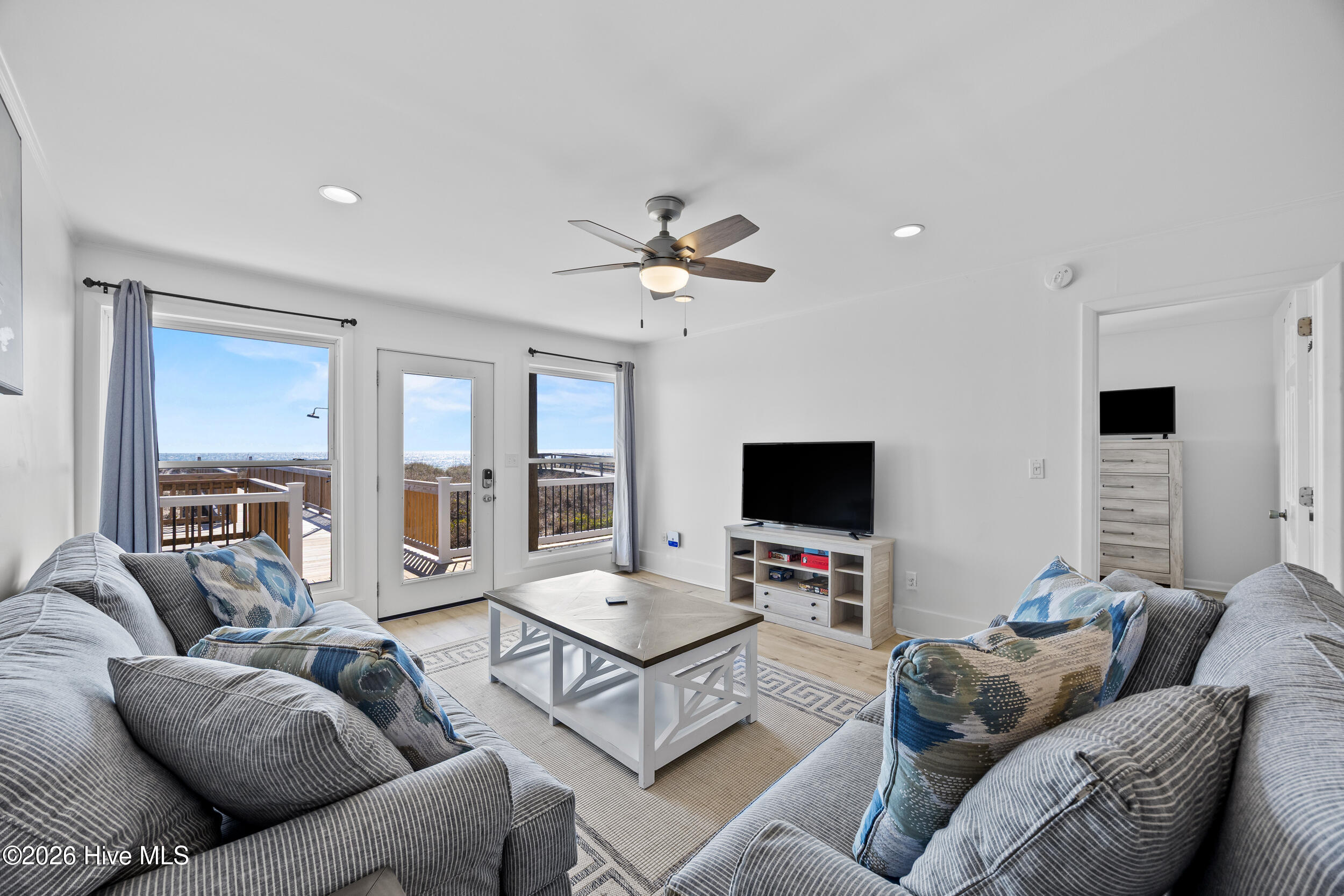 100561648 | Photo 44