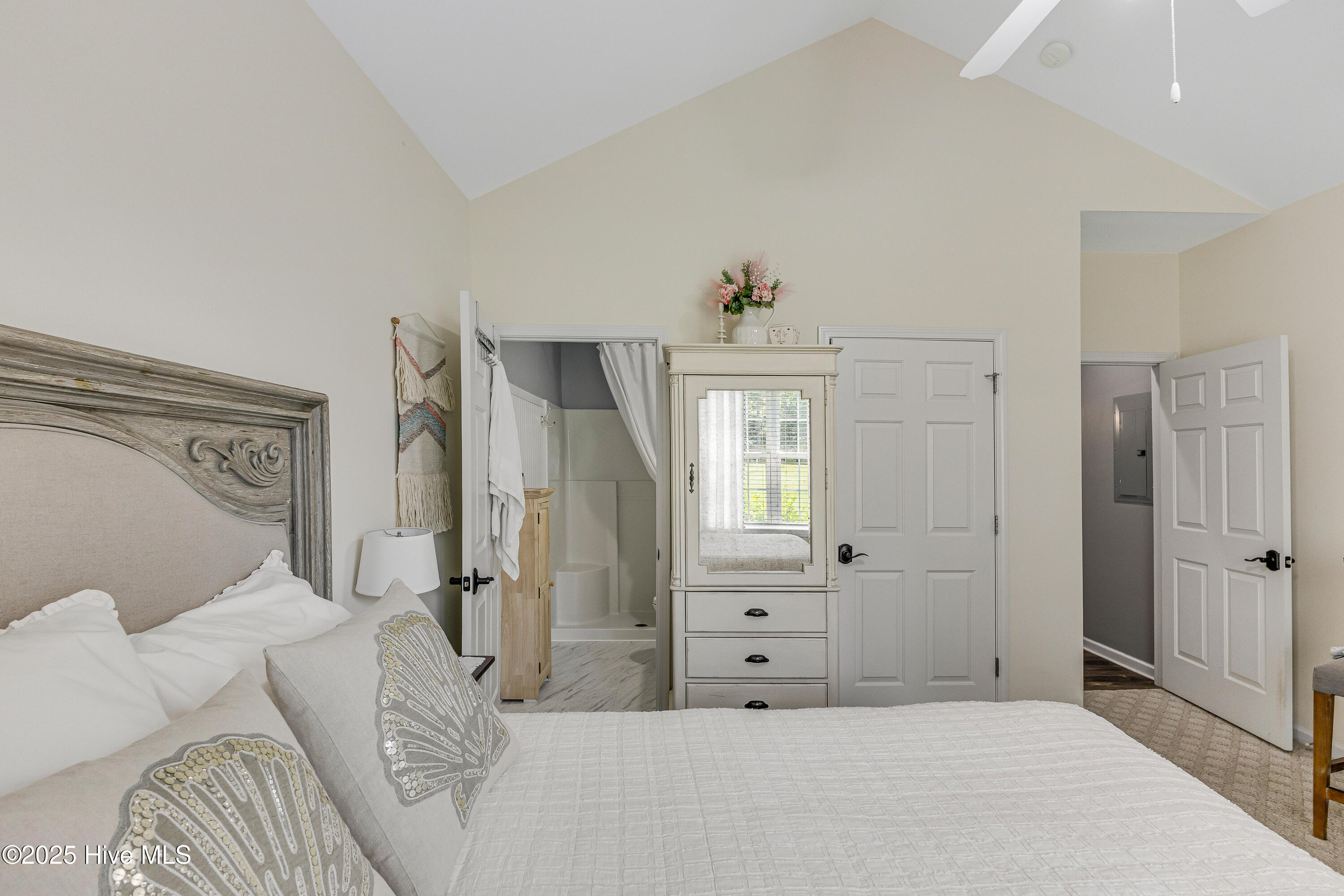 100525236 | Photo 23