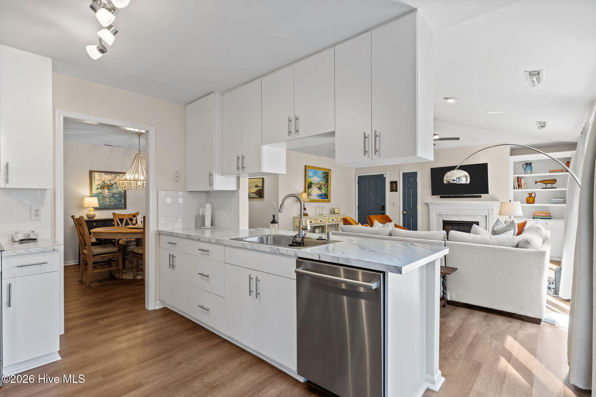 100564364 | Photo 38