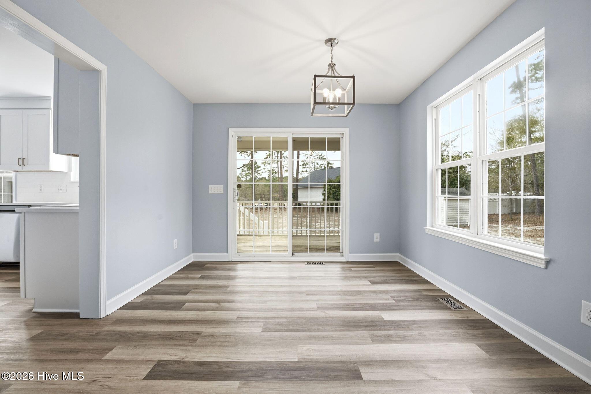 100557093 | Photo 23