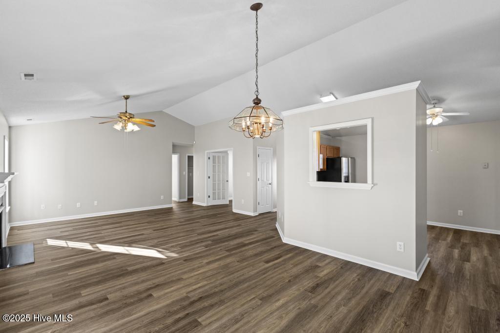 100546857 | Photo 12