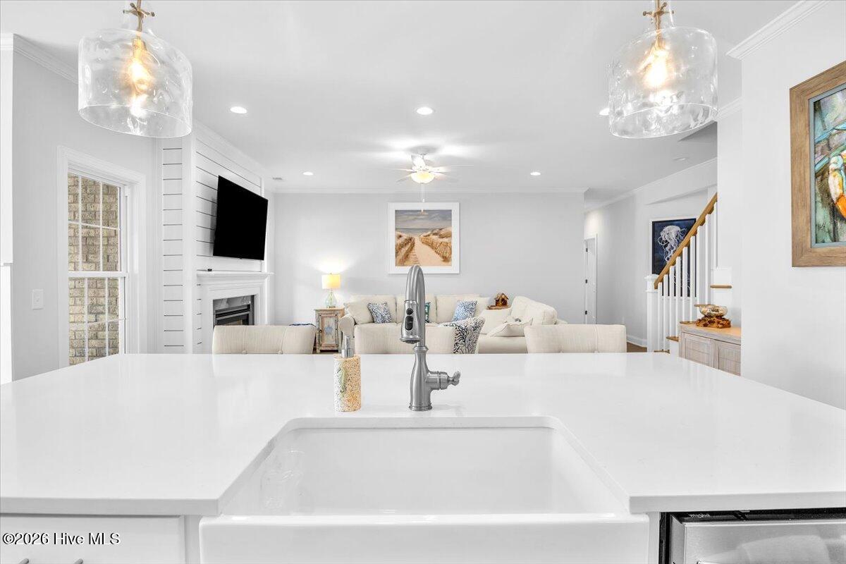 100556210 | Photo 24