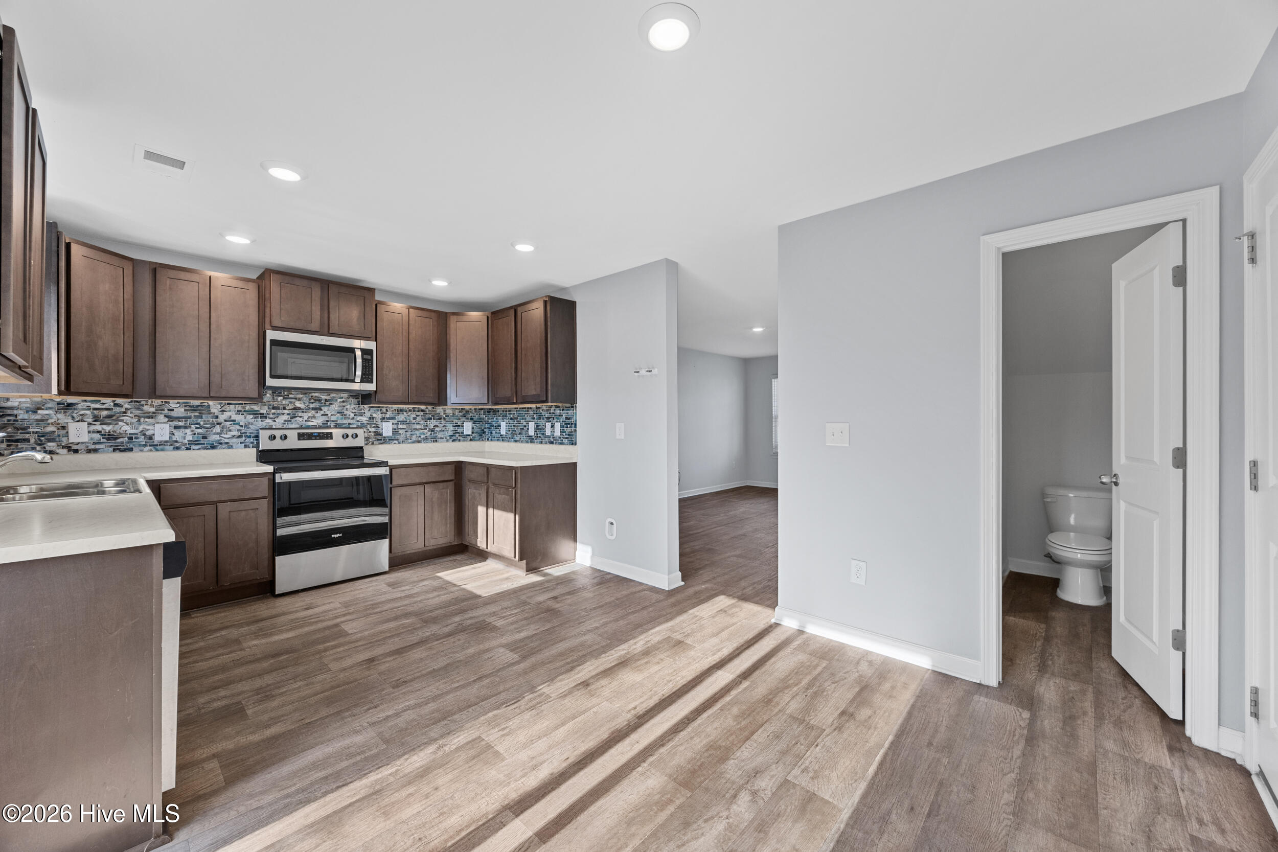 100553351 | Photo 13