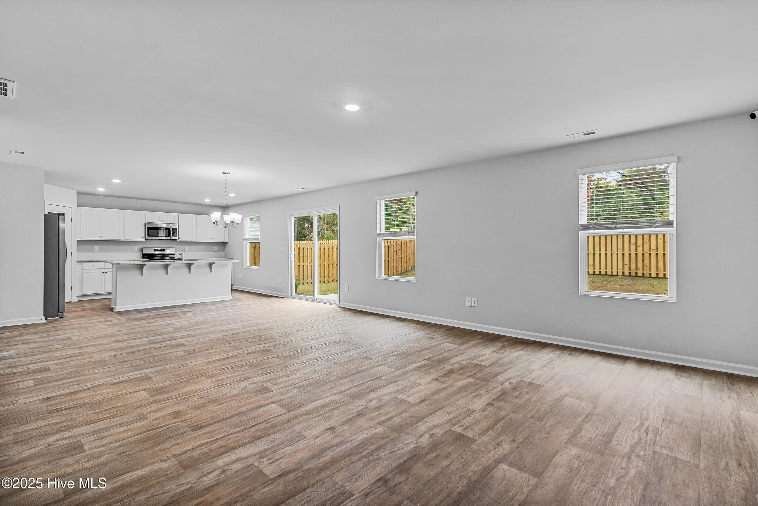 100538946 | Photo 15