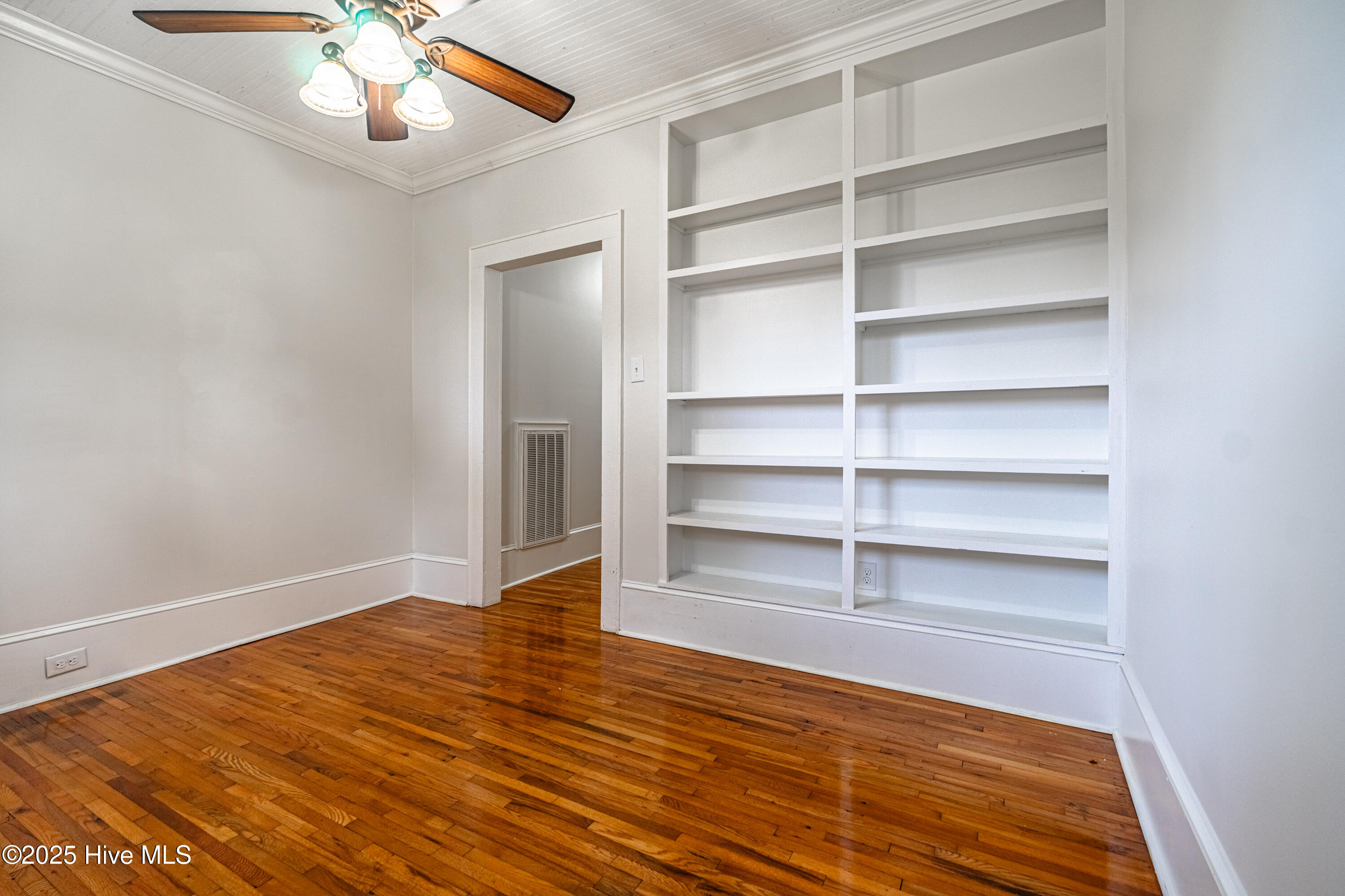 100543227 | Photo 58