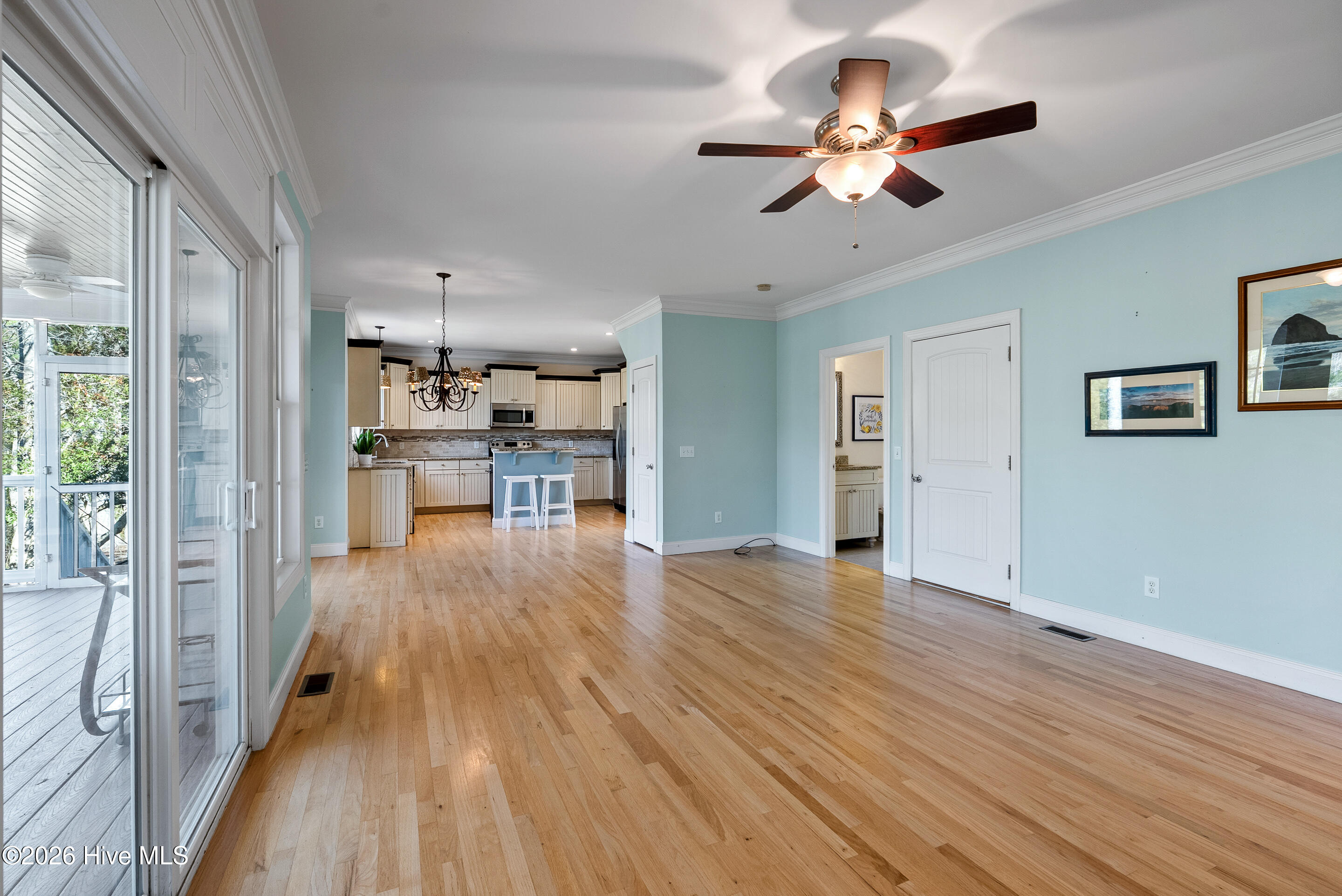 100520830 | Photo 29