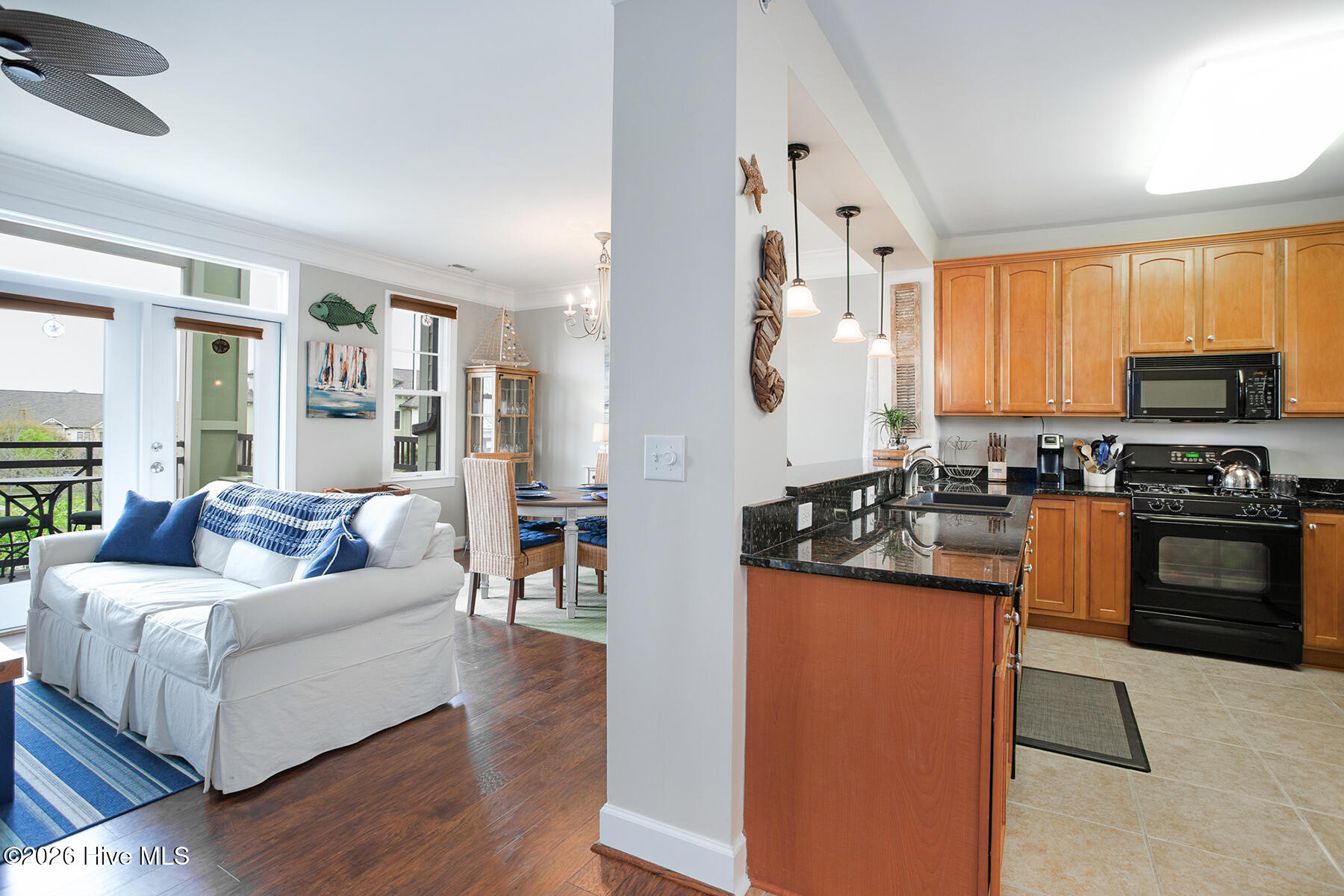 100563868 | Photo 12