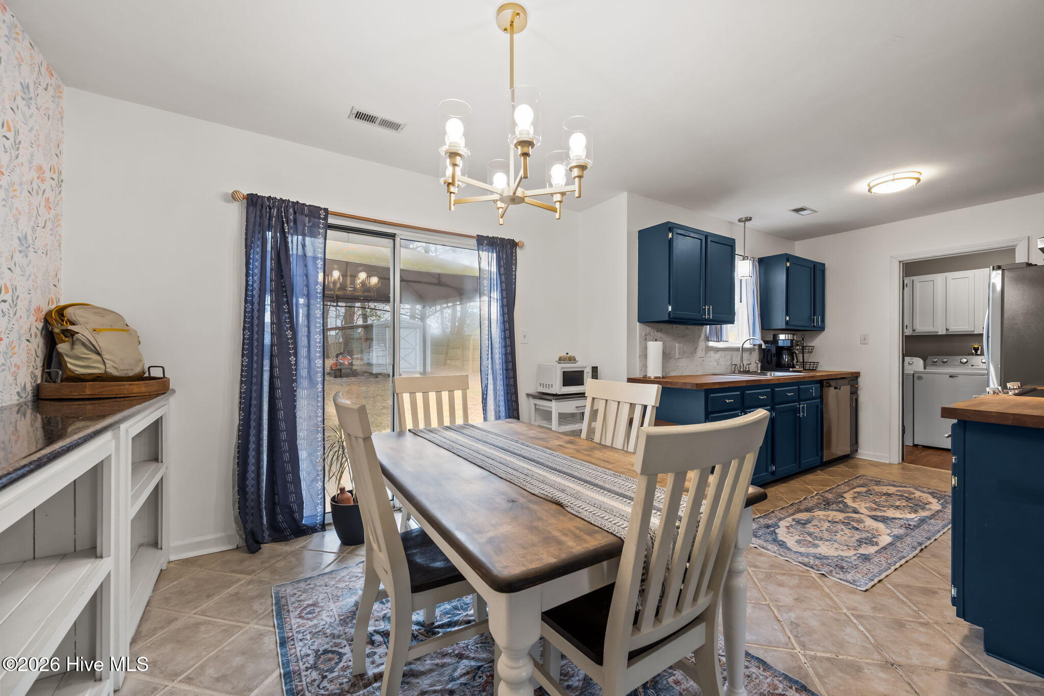 100558833 | Photo 14