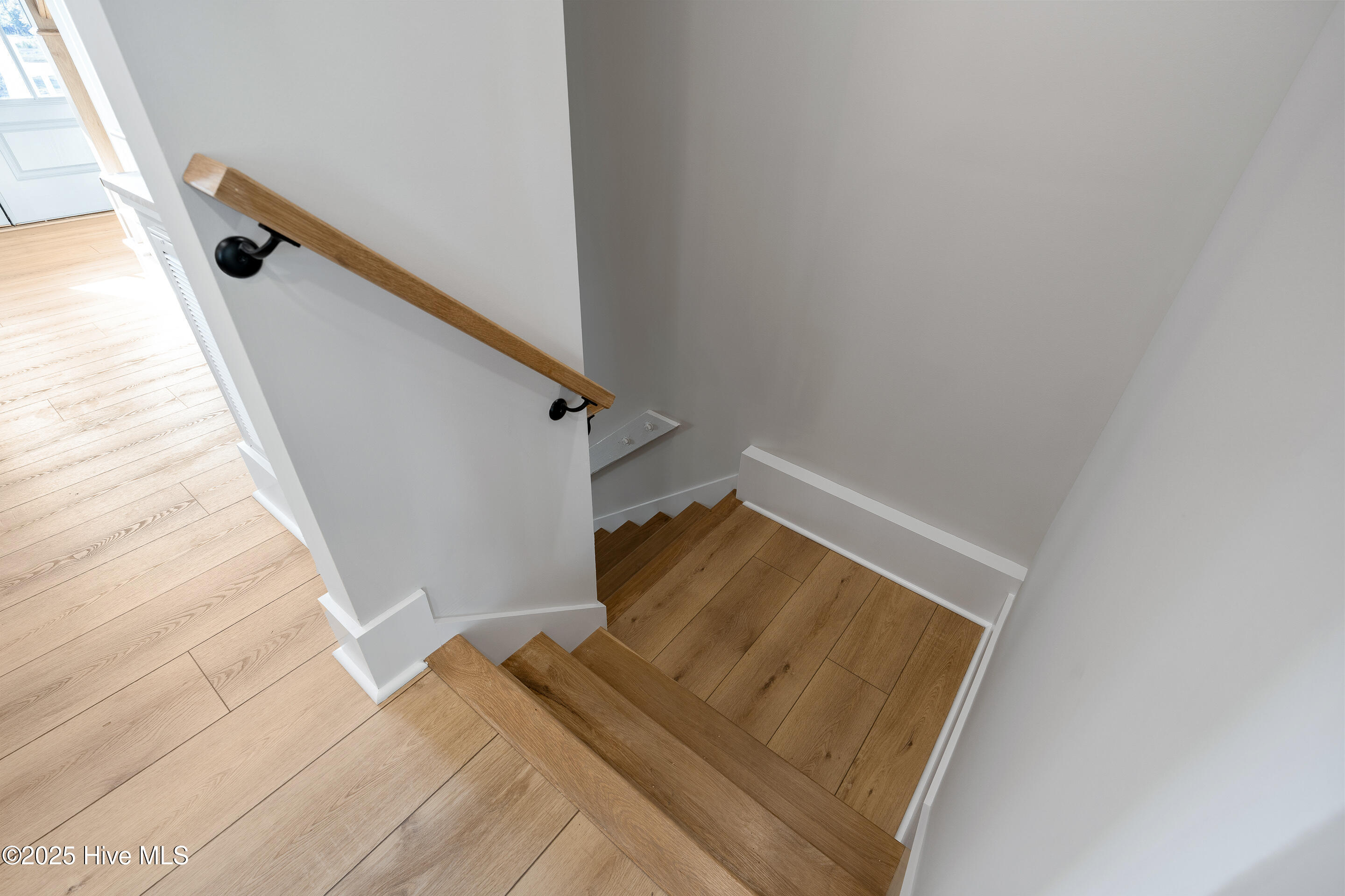 100525288 | Photo 45