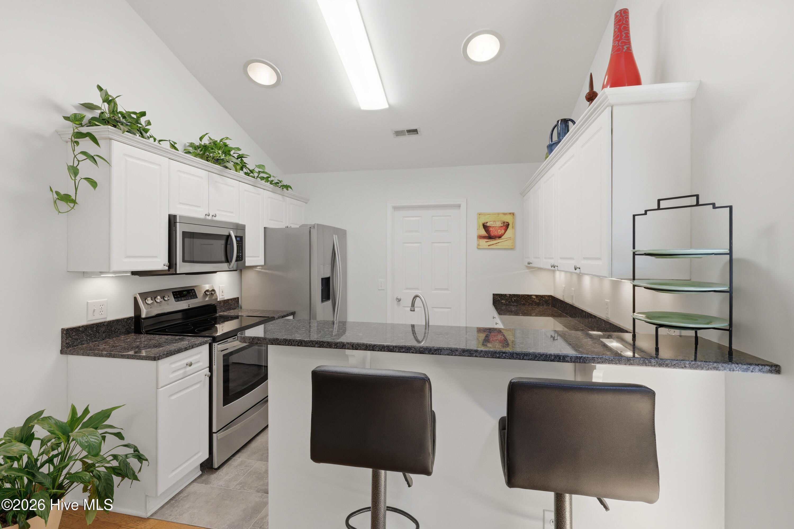 100568485 | Photo 16