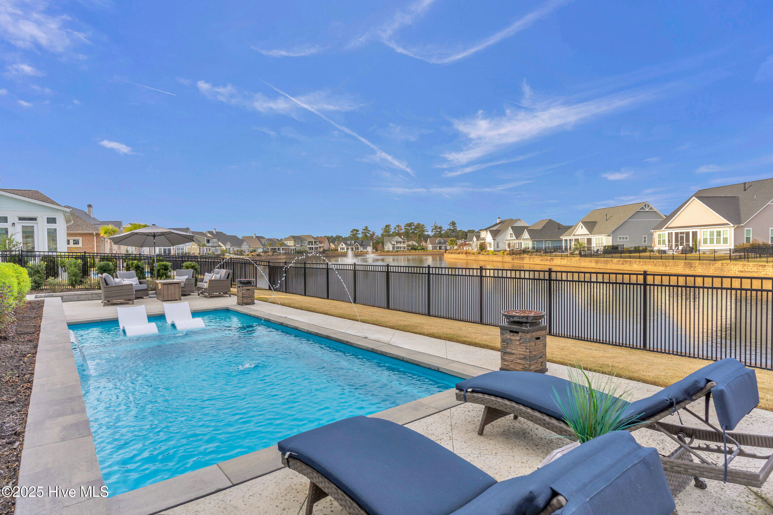 100543142 | Photo 50