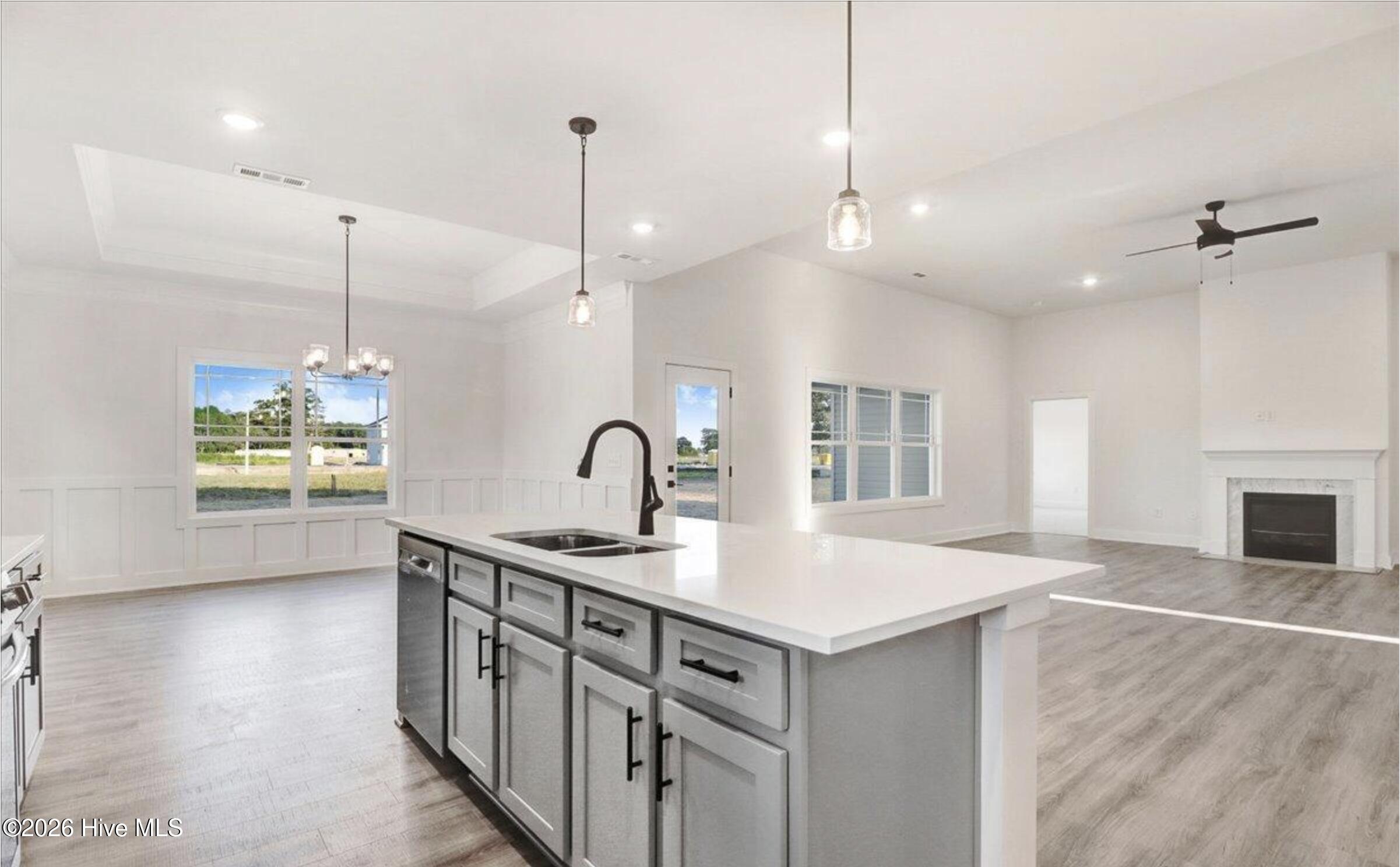 100557376 | Photo 11