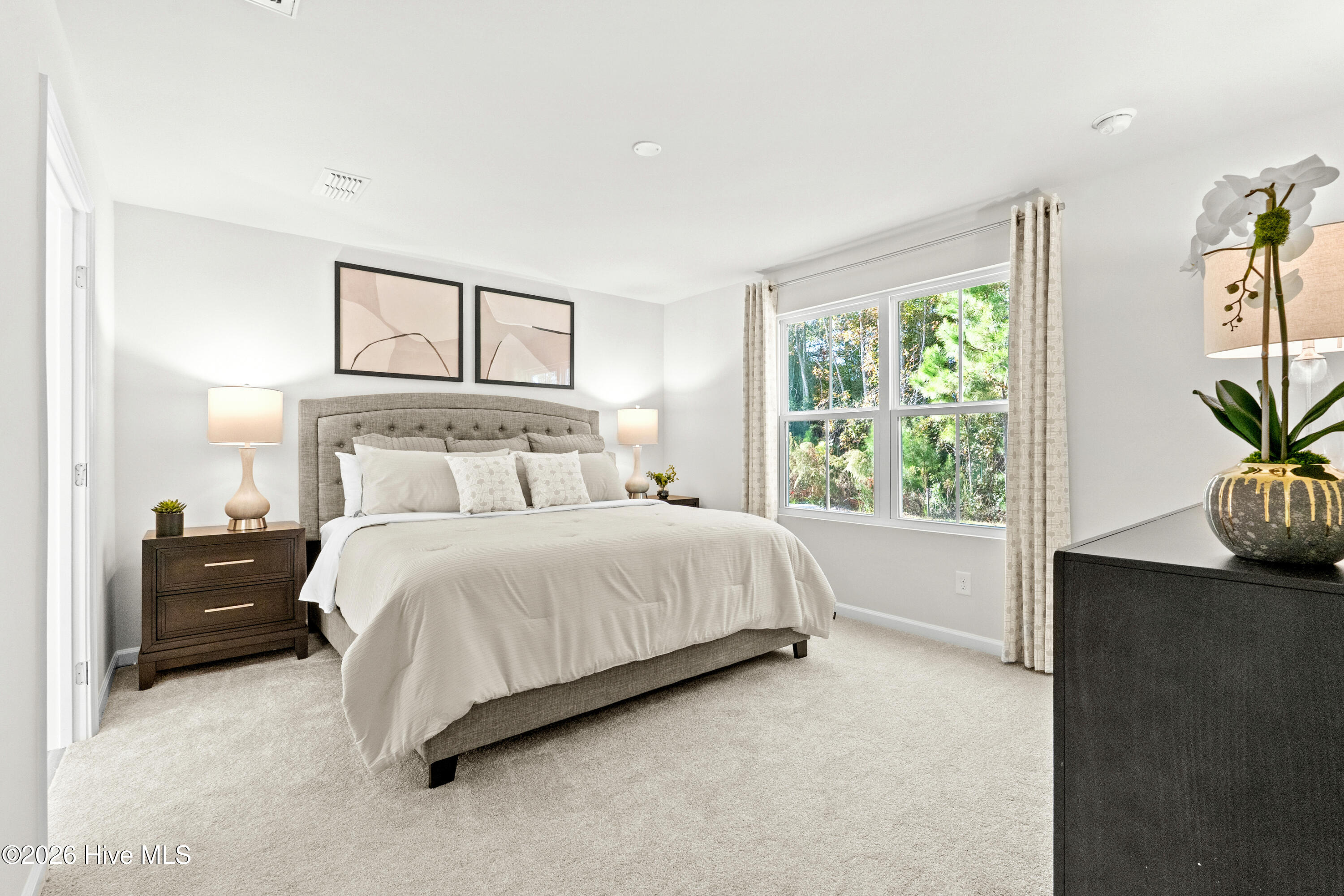 100548769 | Photo 11