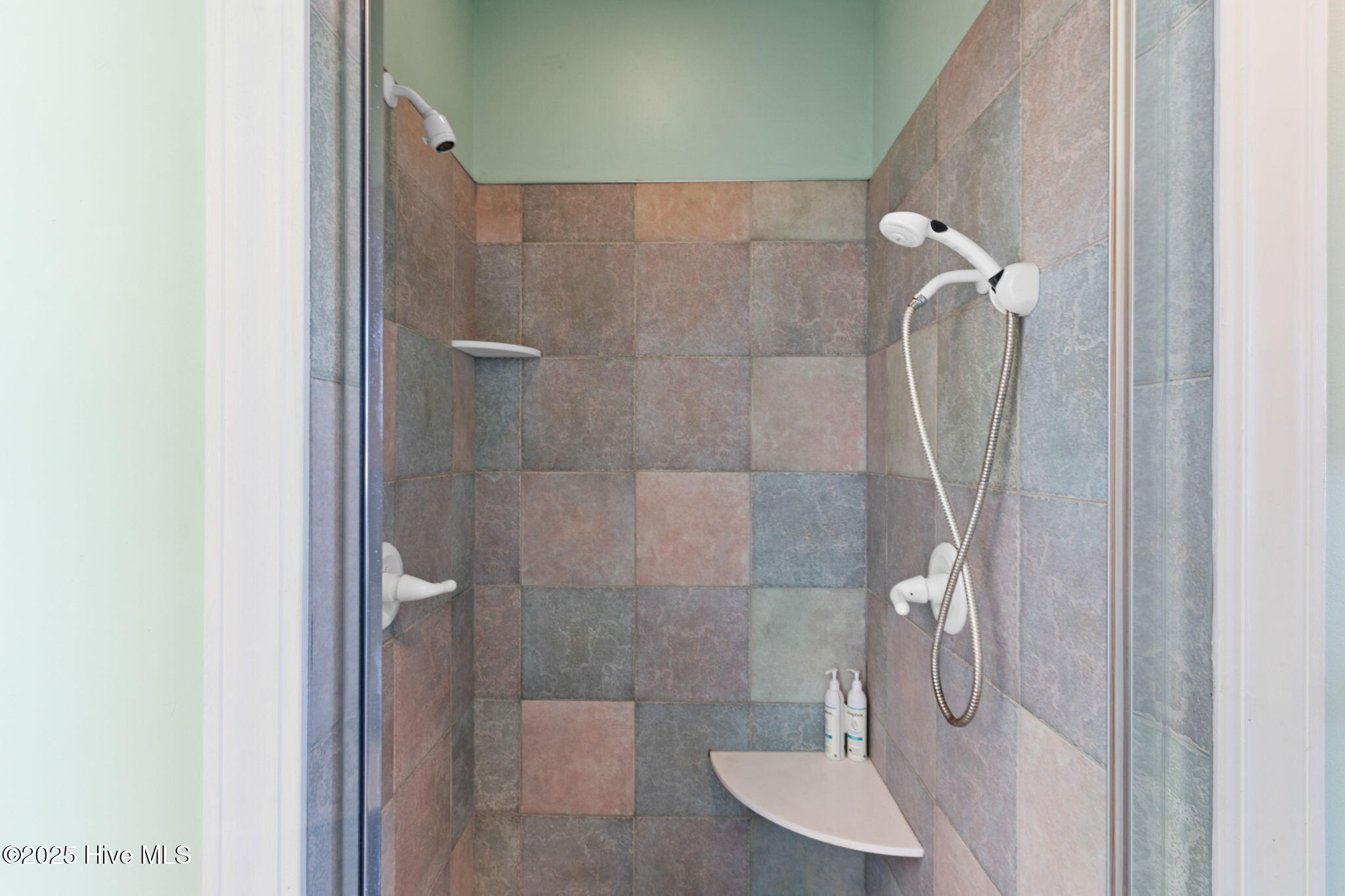 100541460 | Photo 33