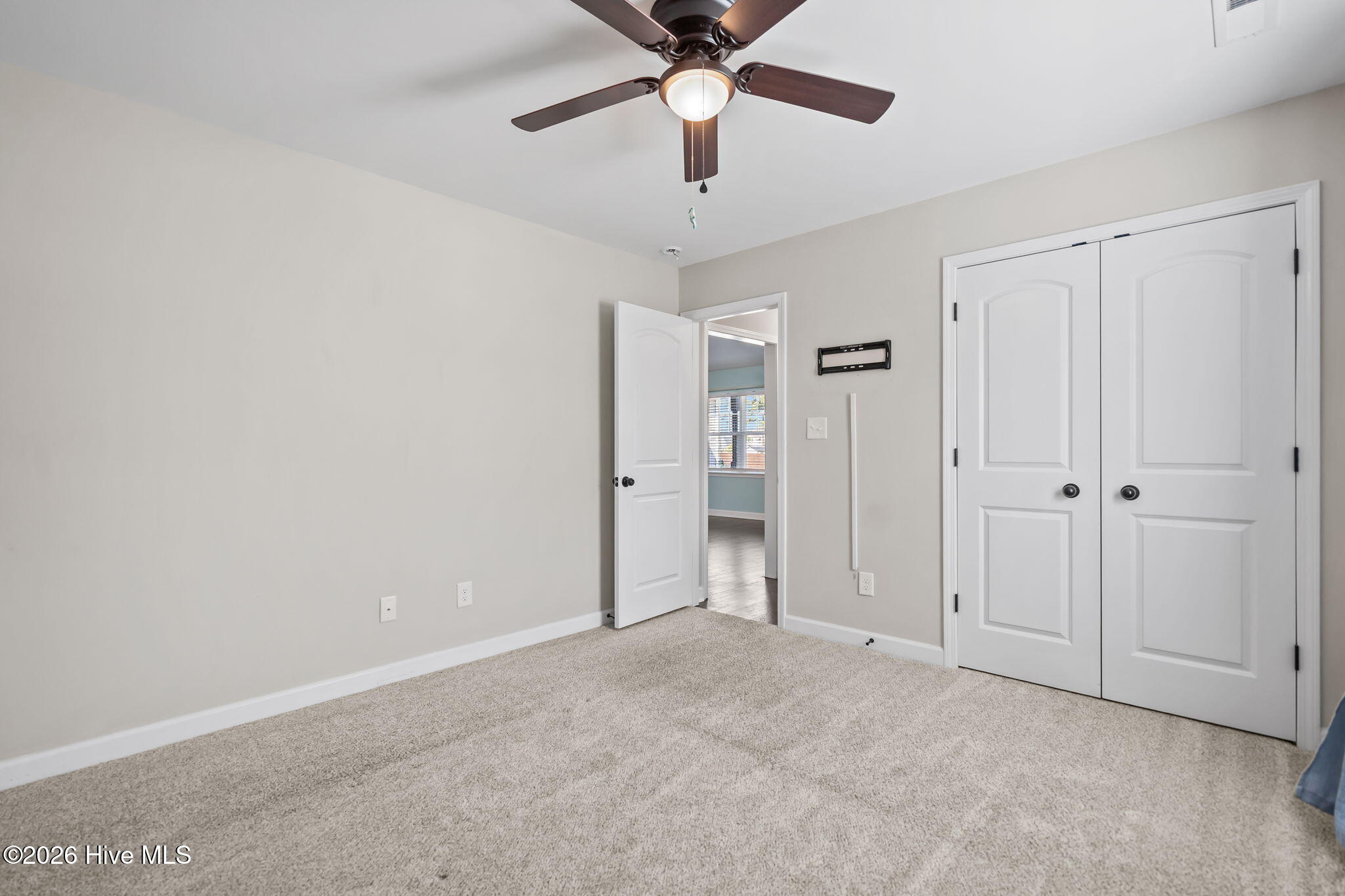 100561412 | Photo 26