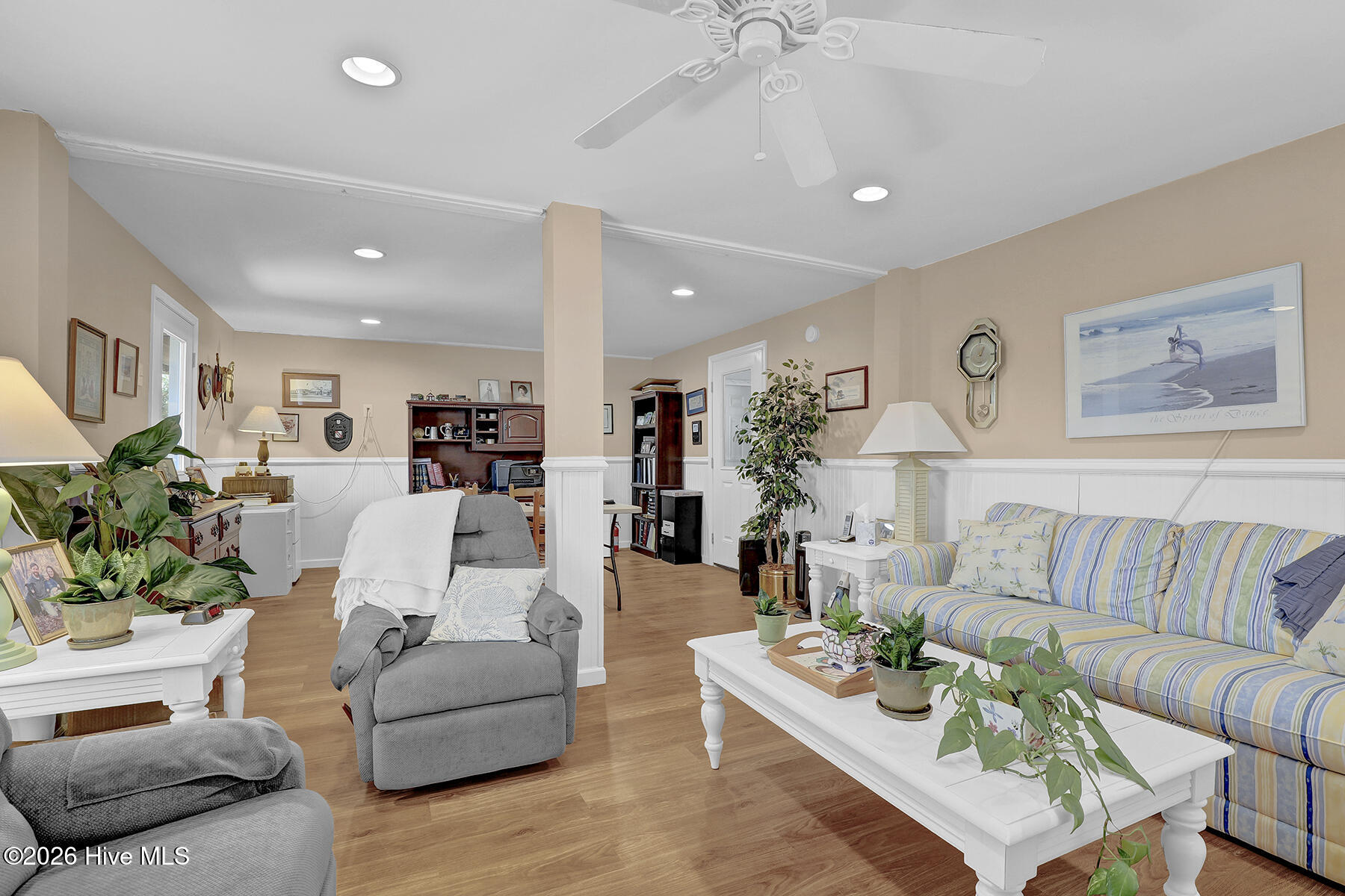 100548682 | Photo 35