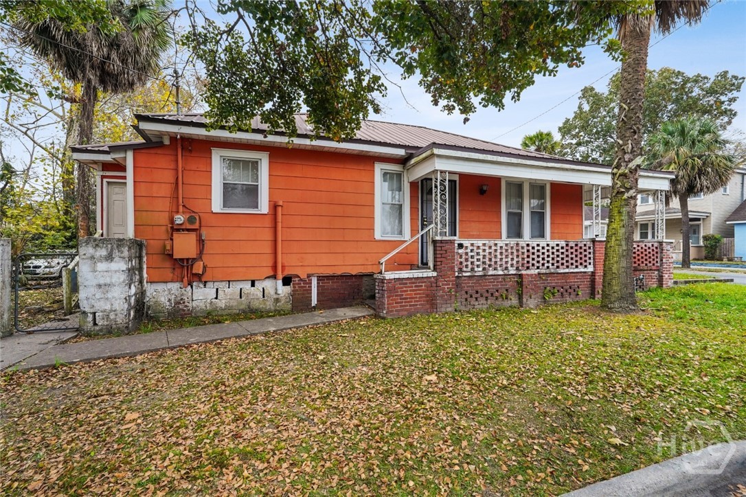 2nd image of 928 W Victory Dr, Savannah, GA 31415 | MLS# SA348813