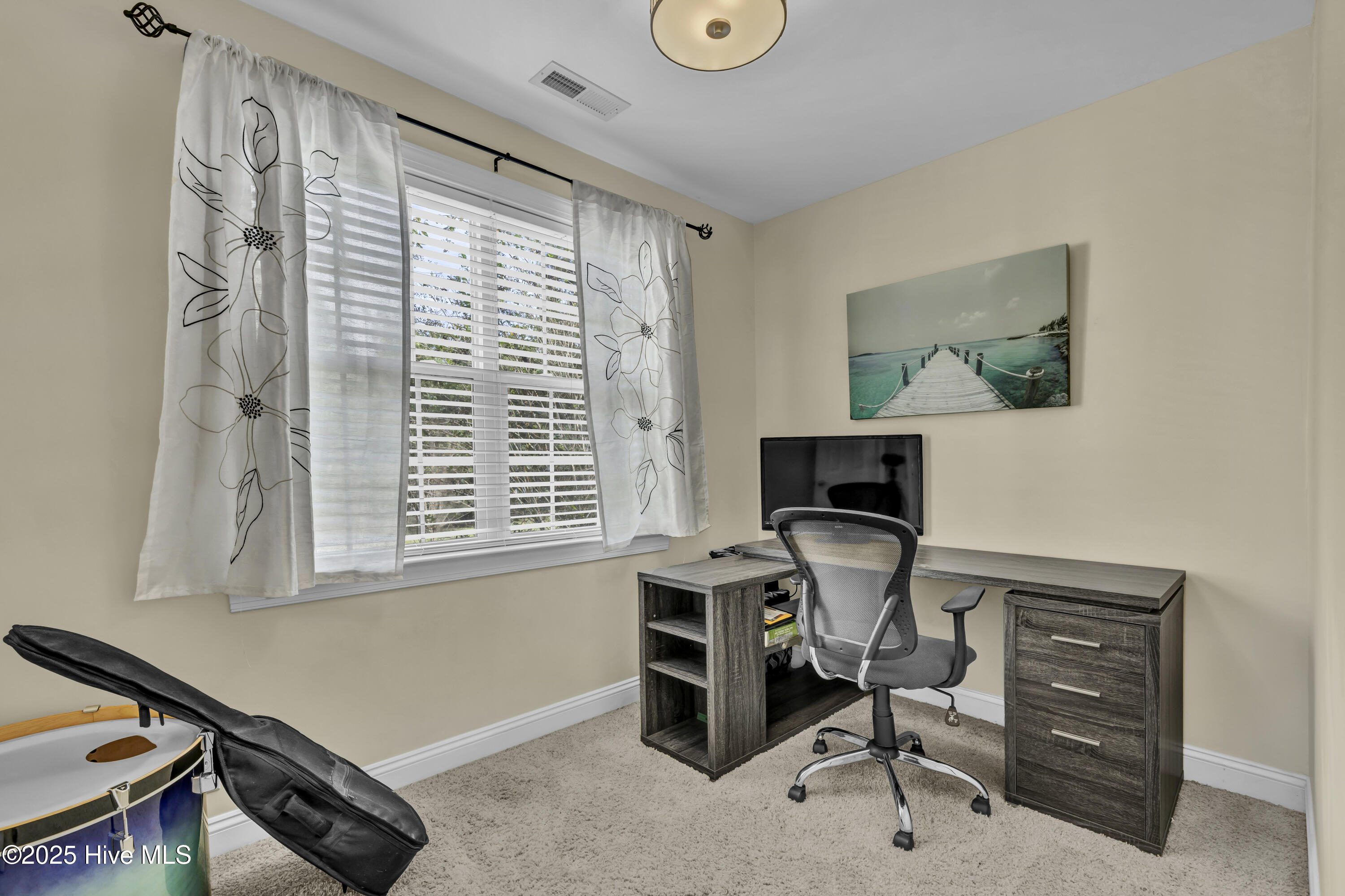 100533968 | Photo 33