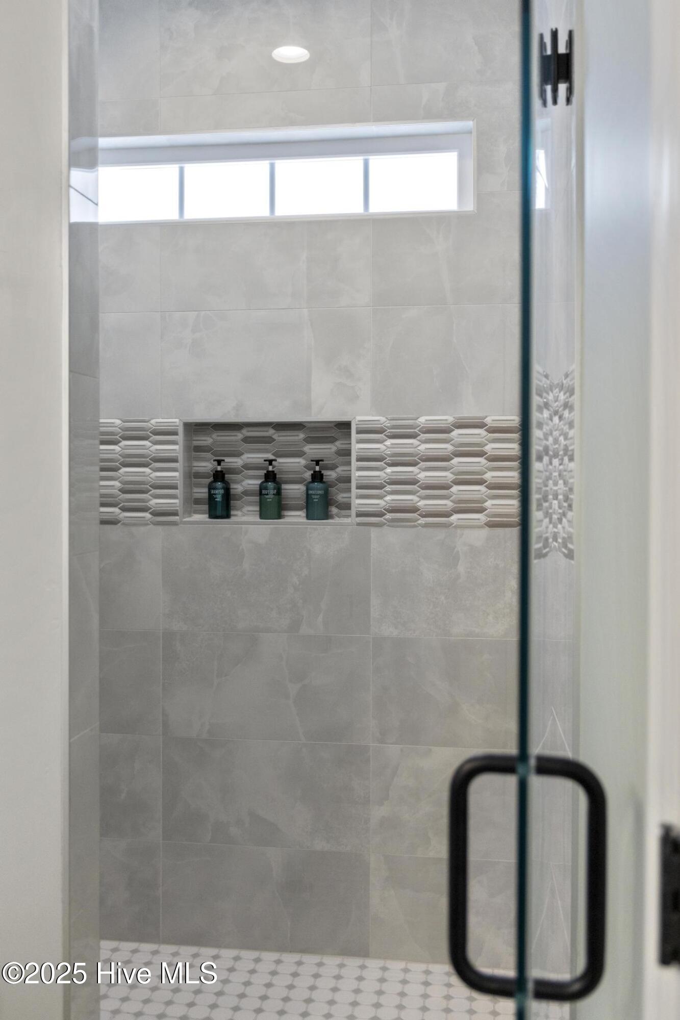 100498543 | Photo 89