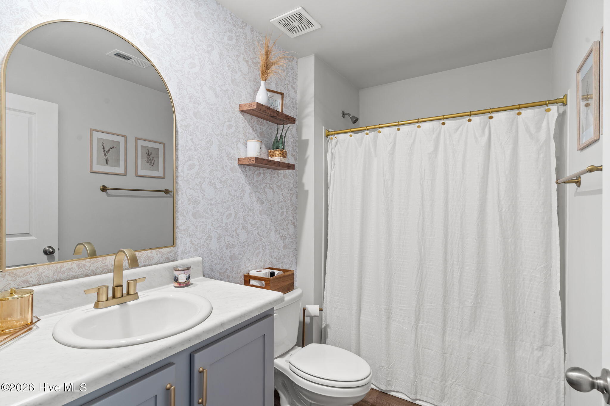 100558929 | Photo 35