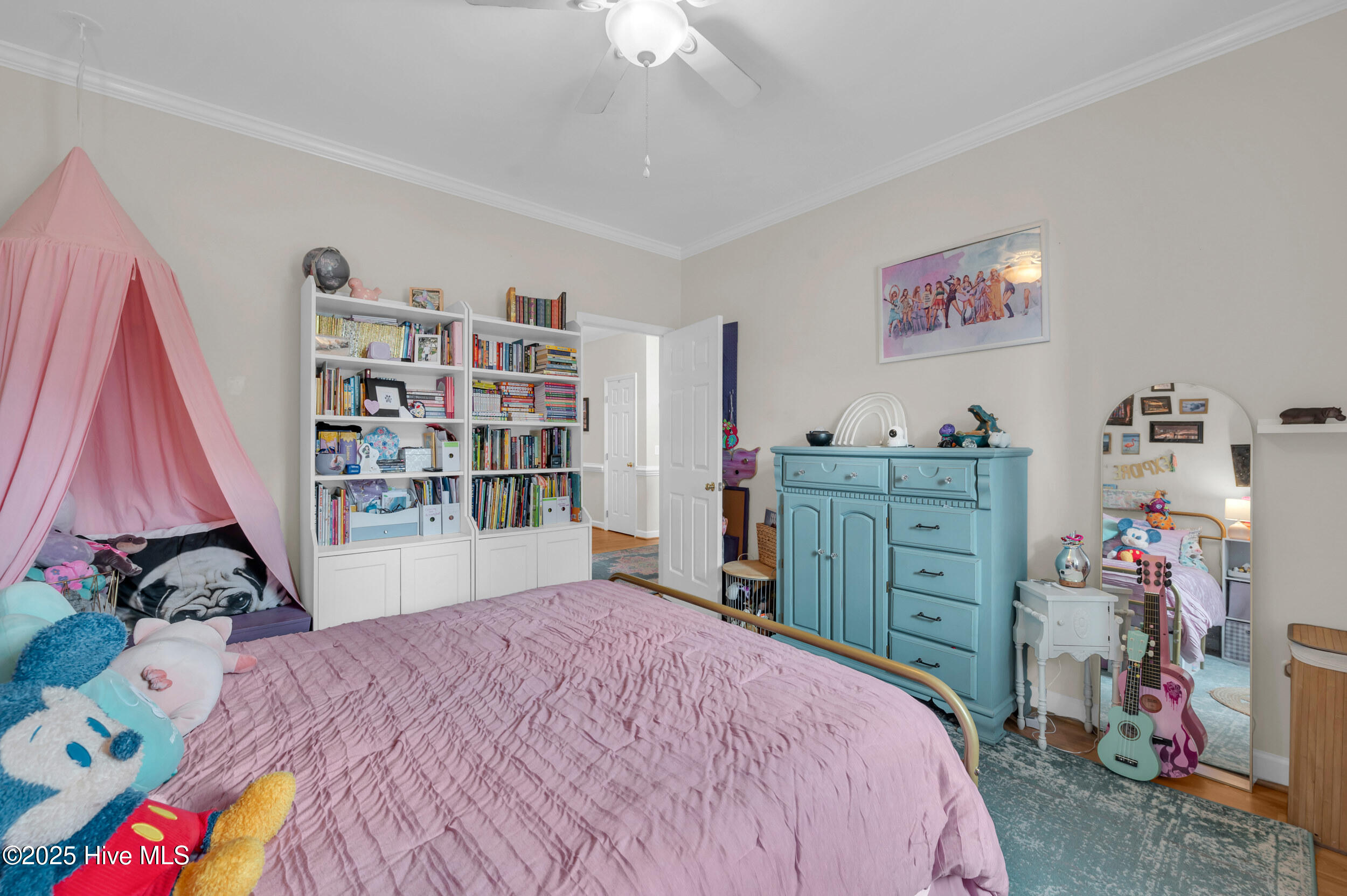 100536270 | Photo 19