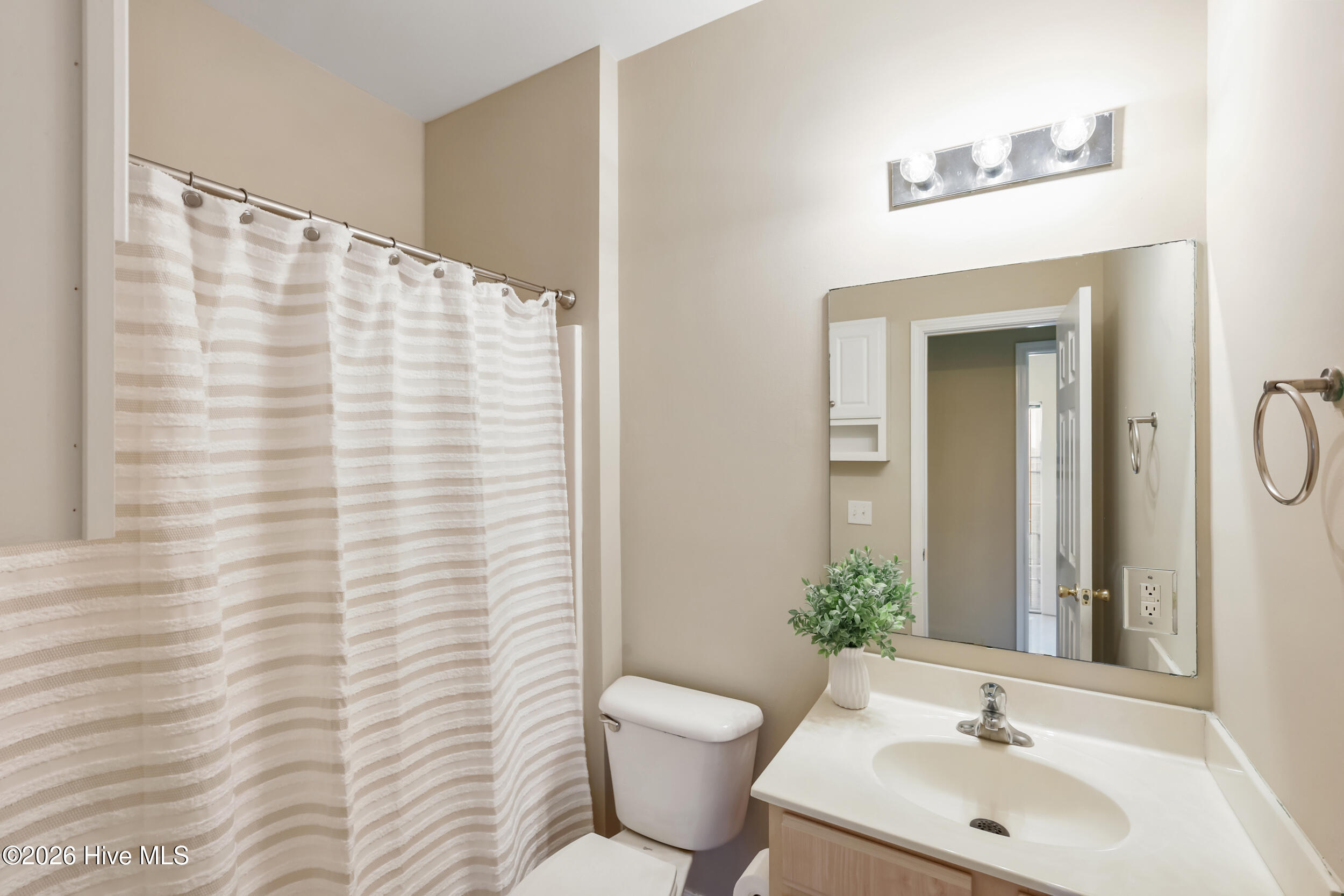 100569143 | Photo 18