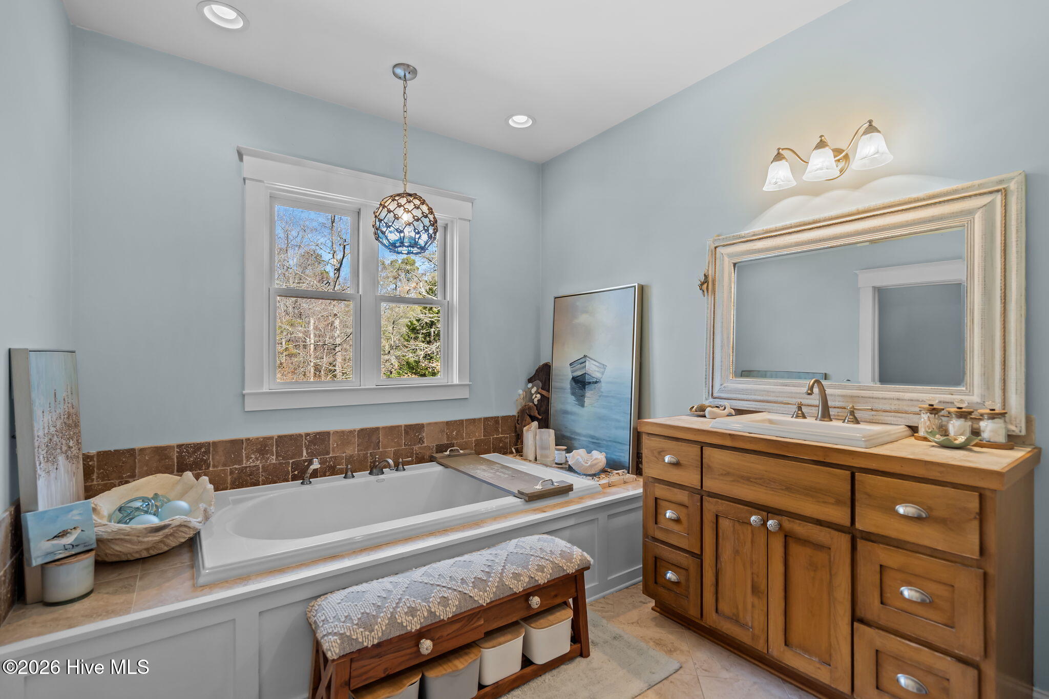 100555800 | Photo 41