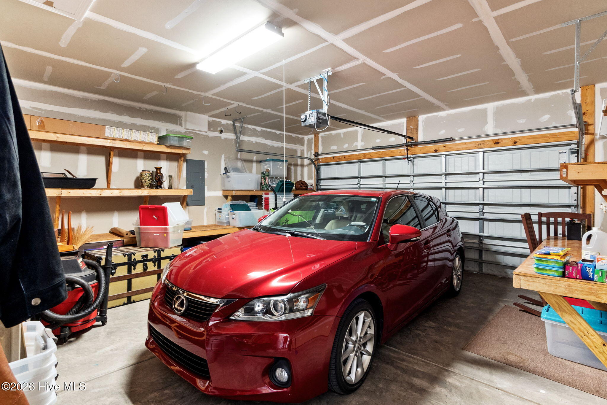 100561861 | Photo 40