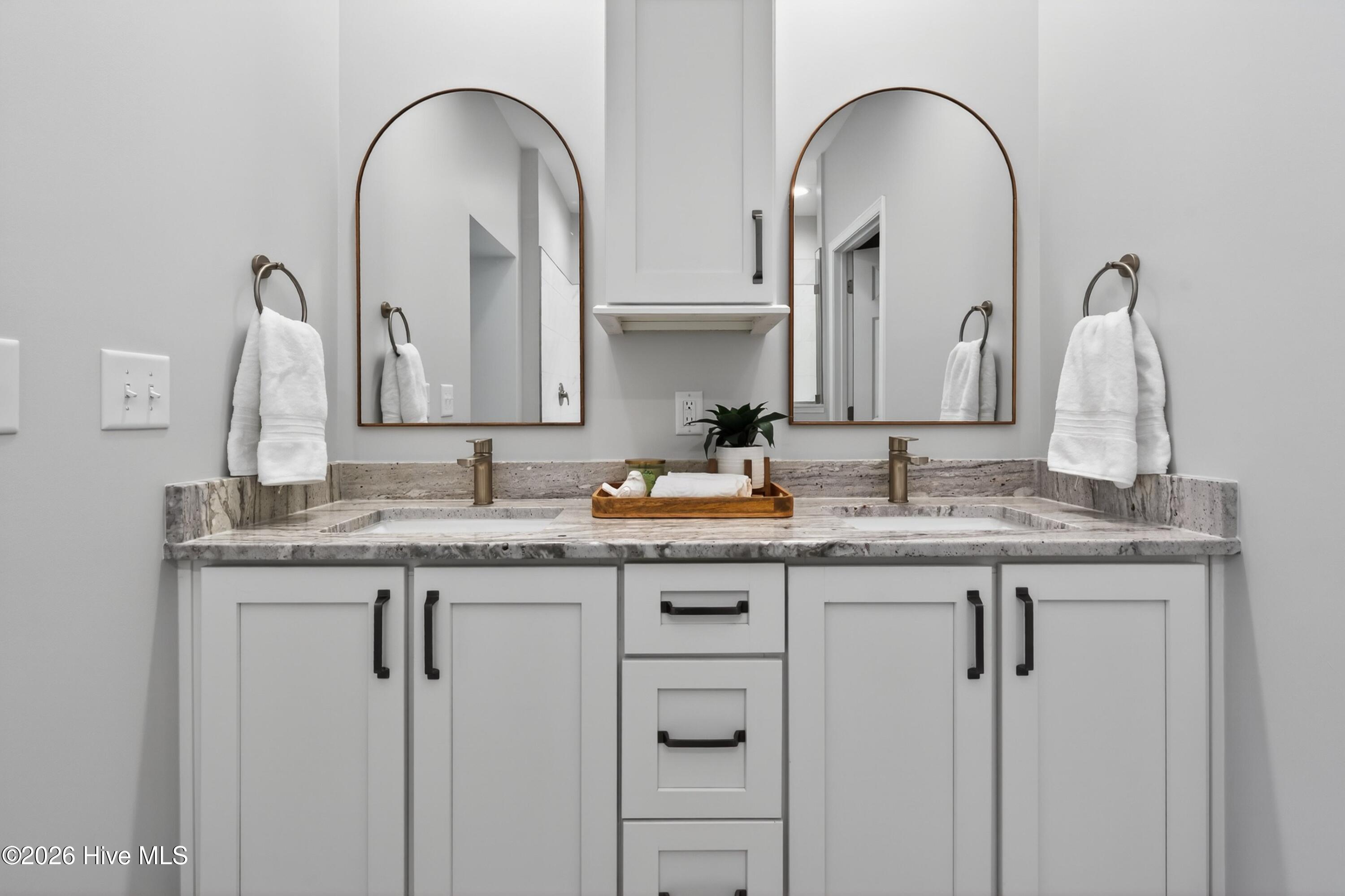 100567047 | Photo 26