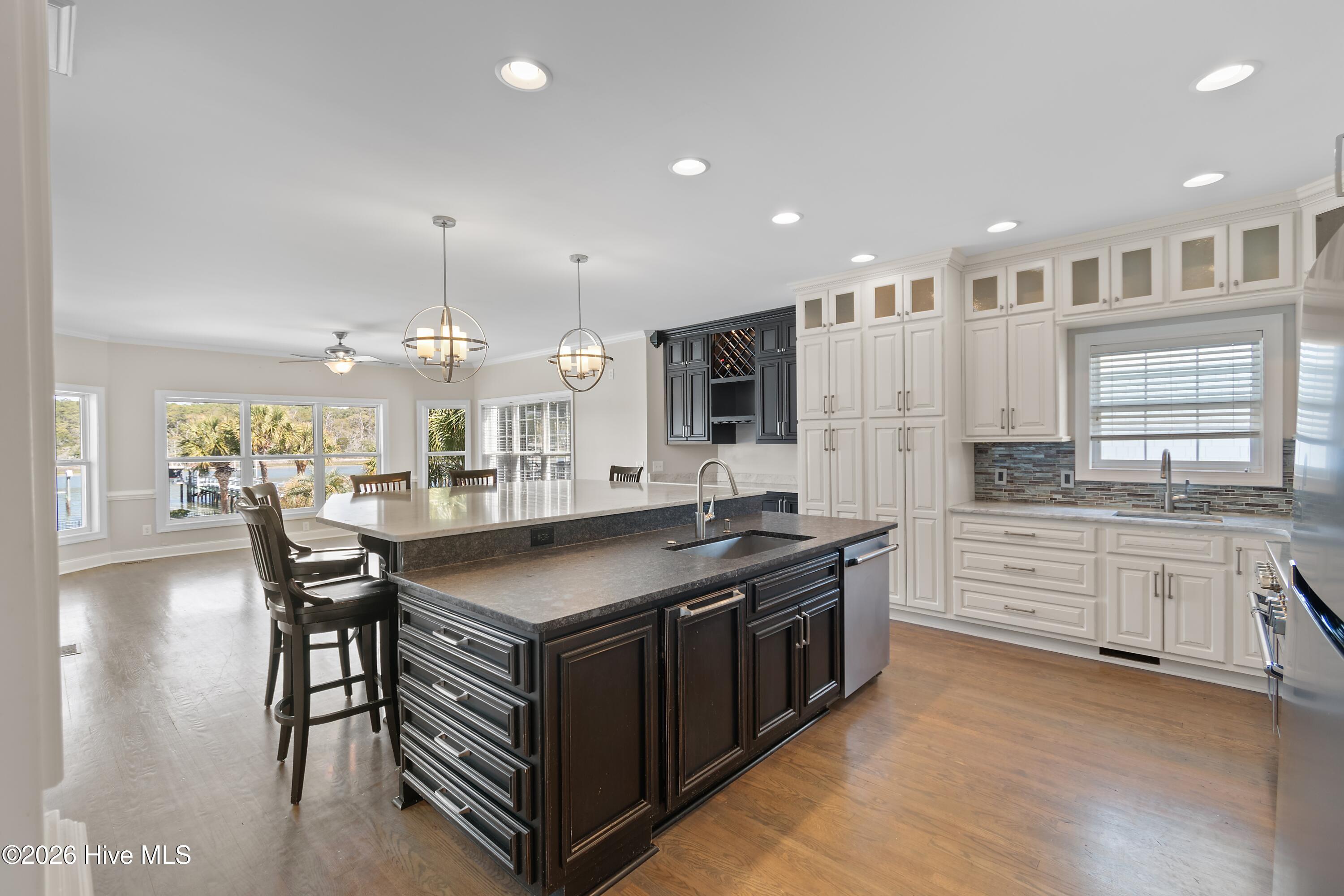 100566574 | Photo 11