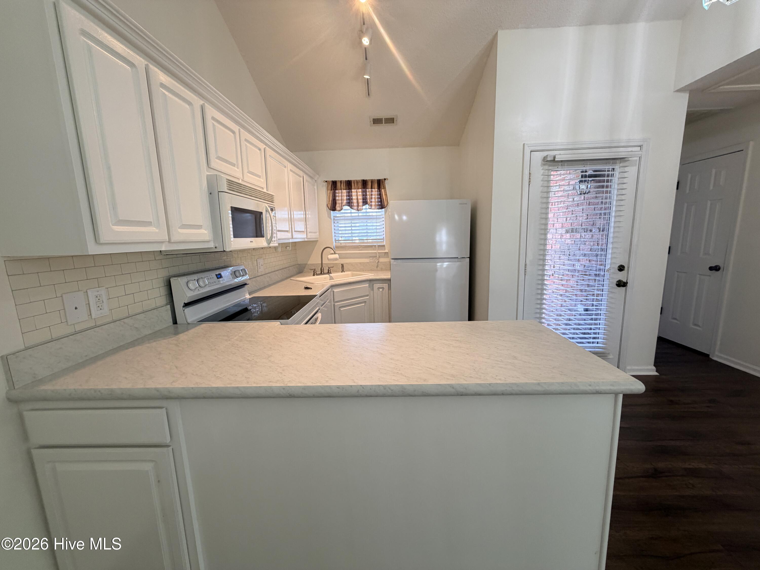 100567497 | Photo 13