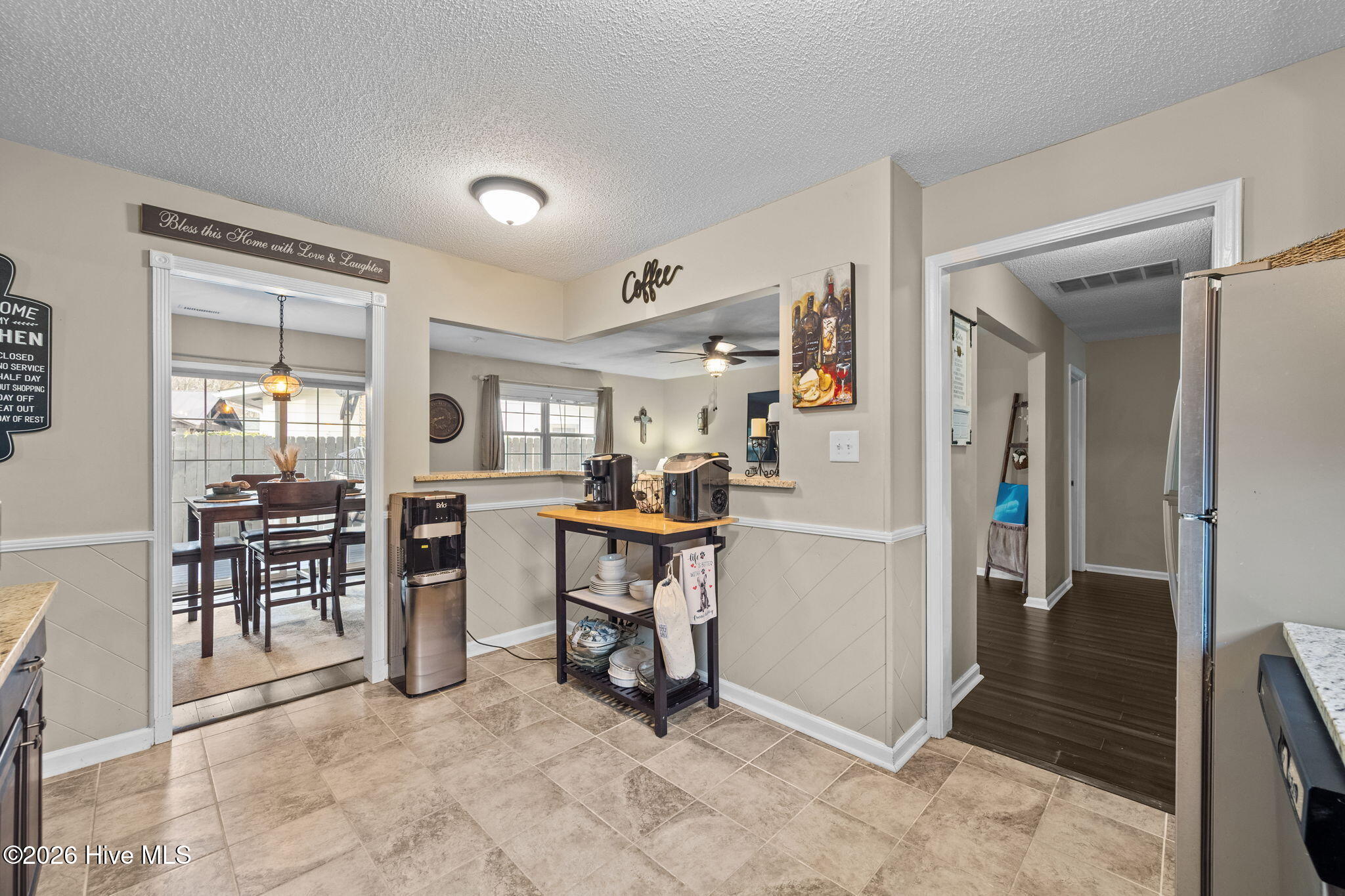 100548393 | Photo 16