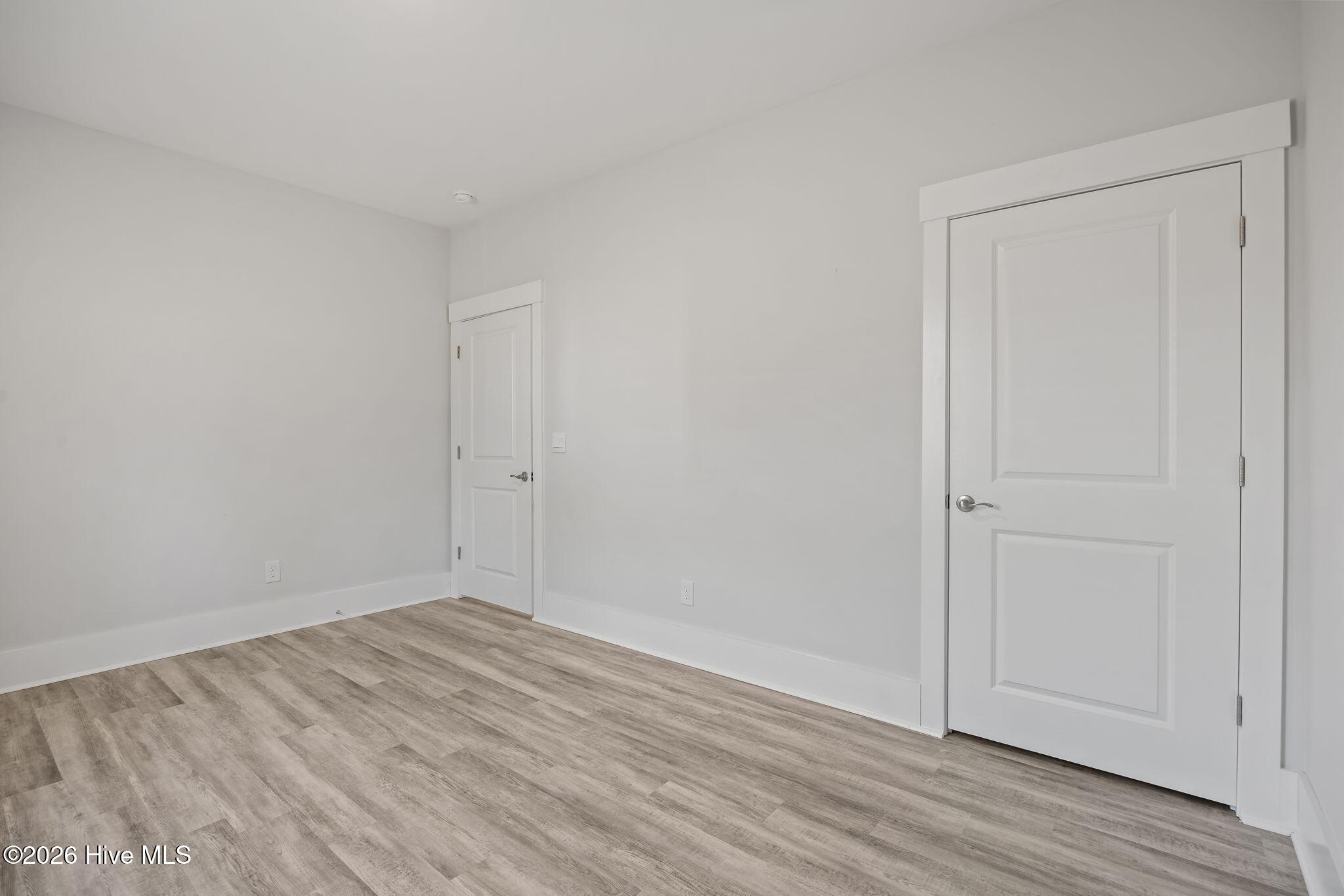 100563130 | Photo 14