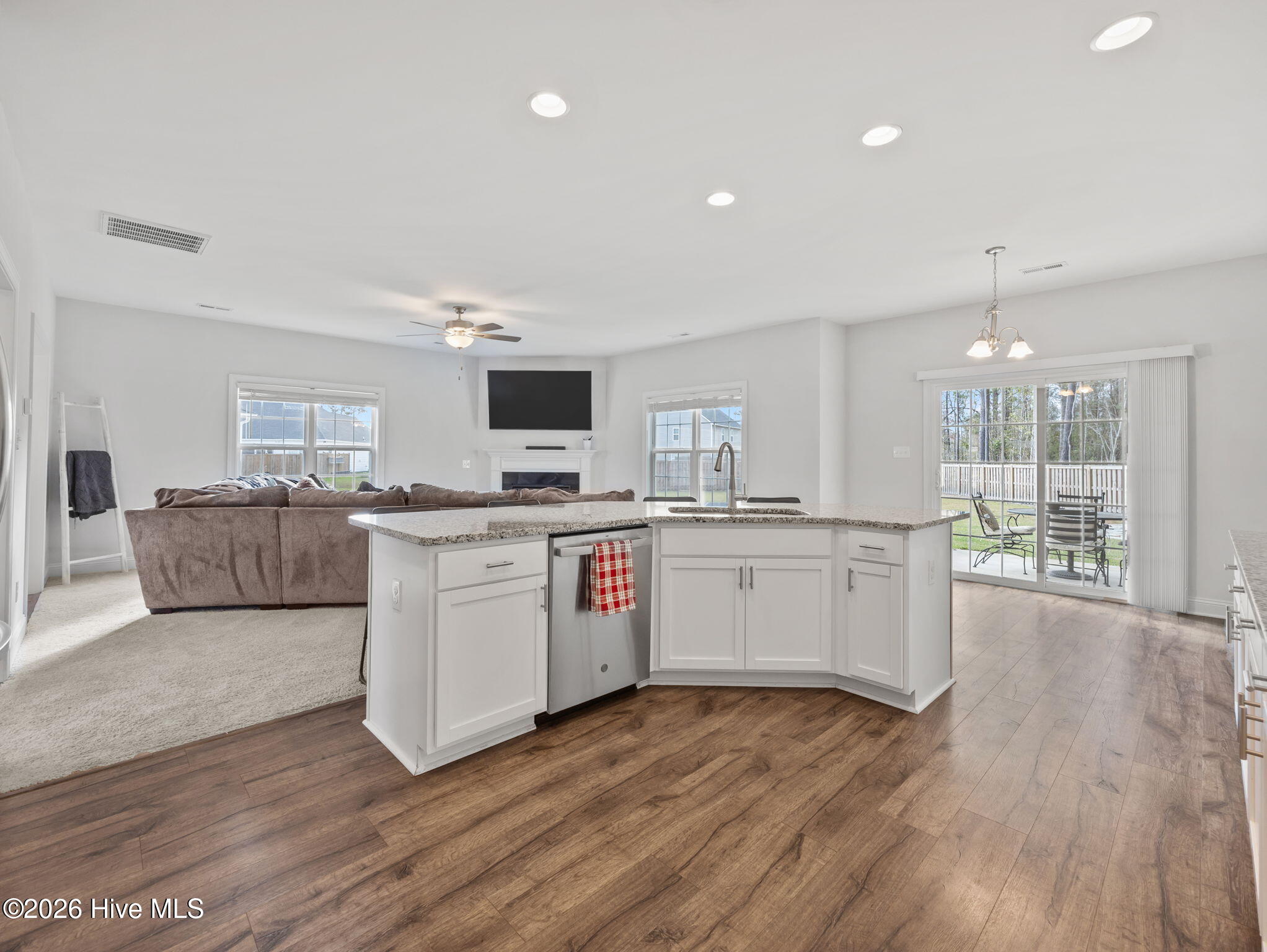 100563779 | Photo 13