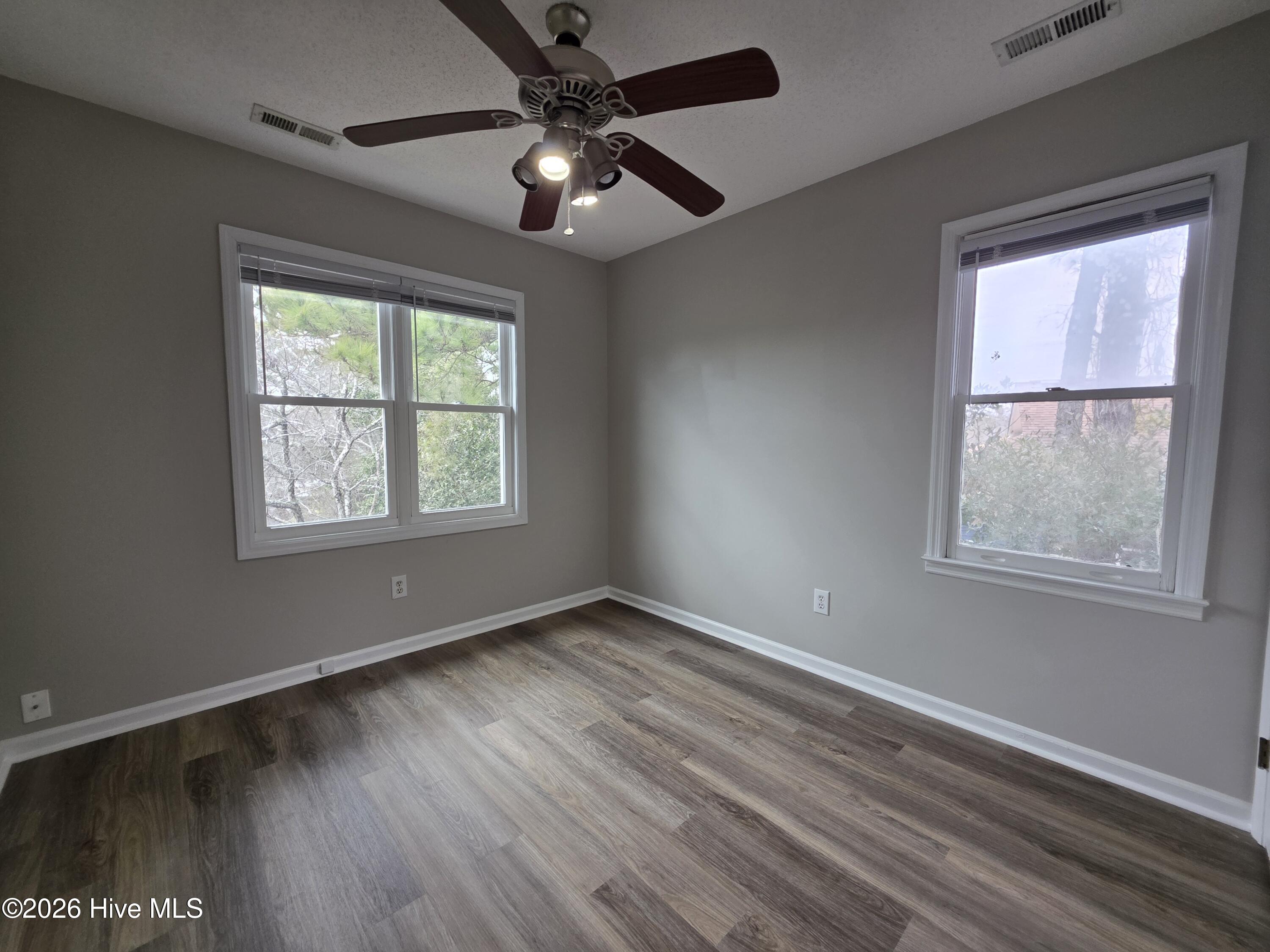 100555887 | Photo 12