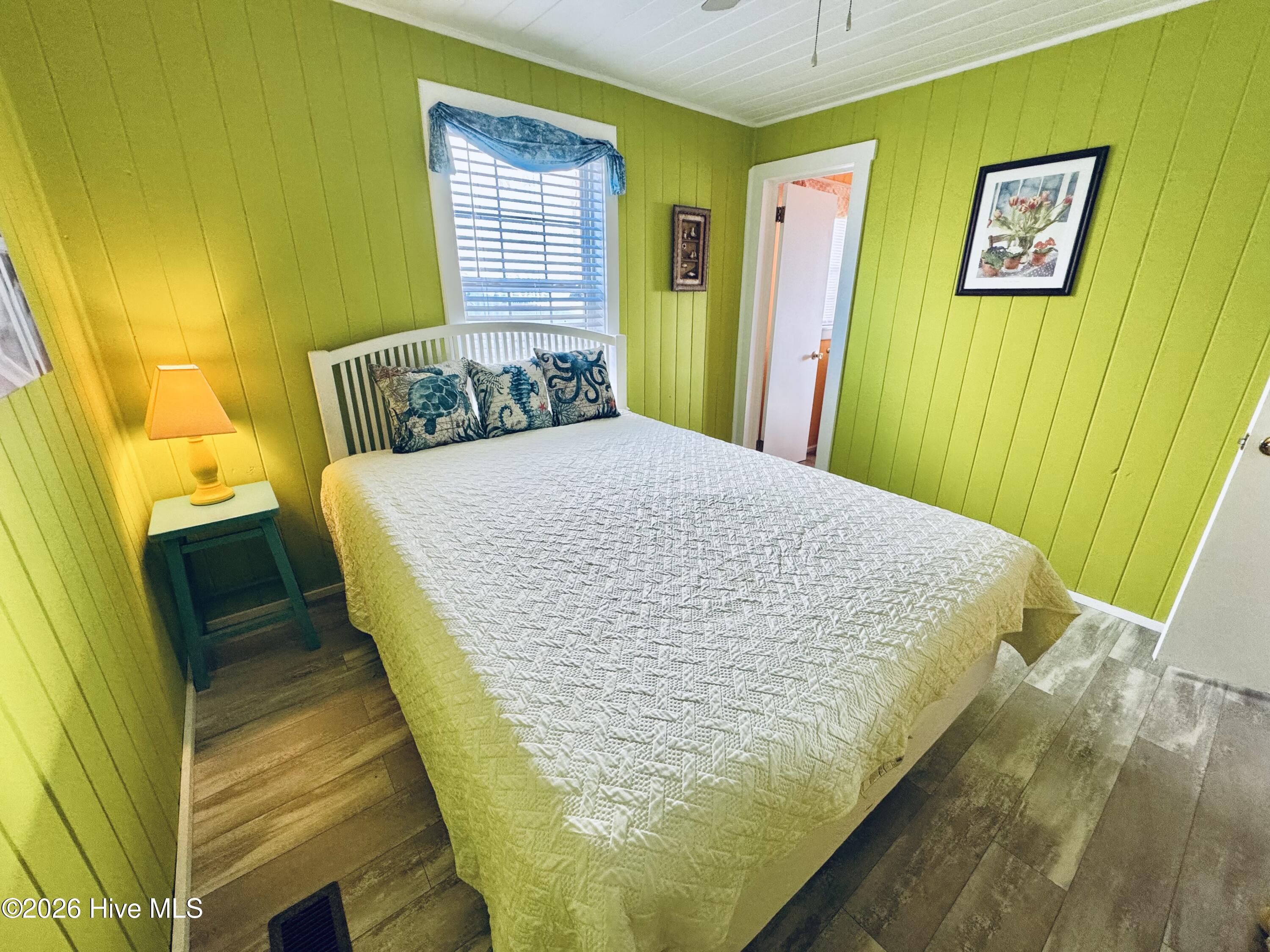 100548859 | Photo 19