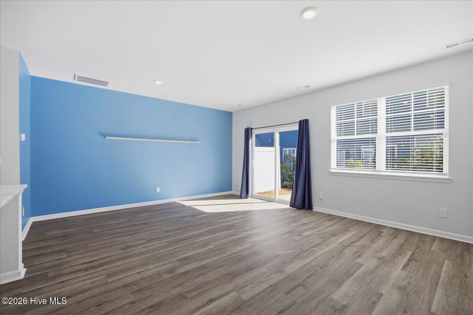 100548049 | Photo 66