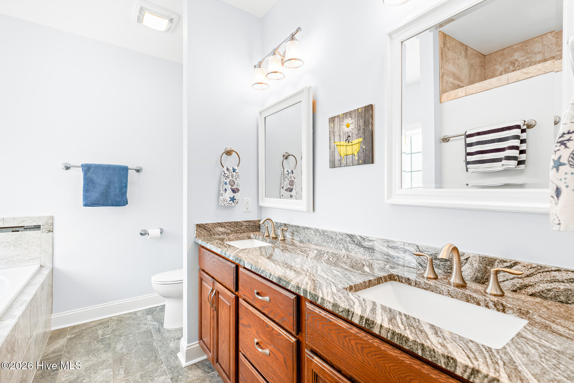 100567738 | Photo 27