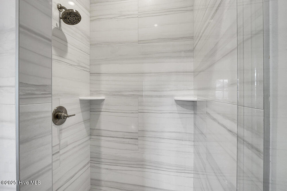 100507962 | Photo 39