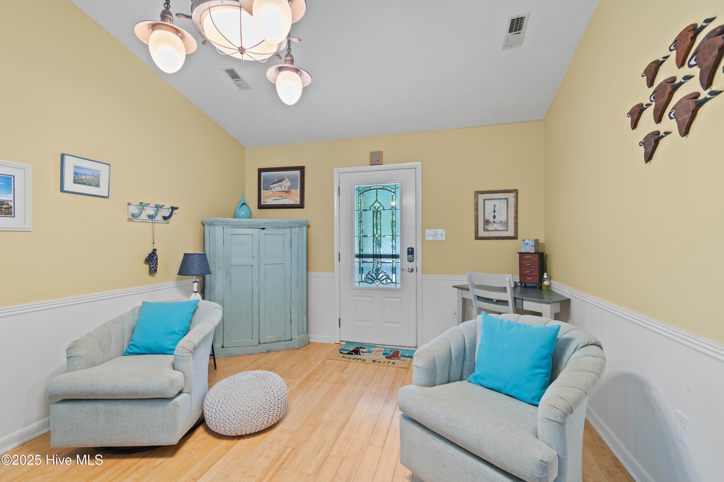 100535762 | Photo 31