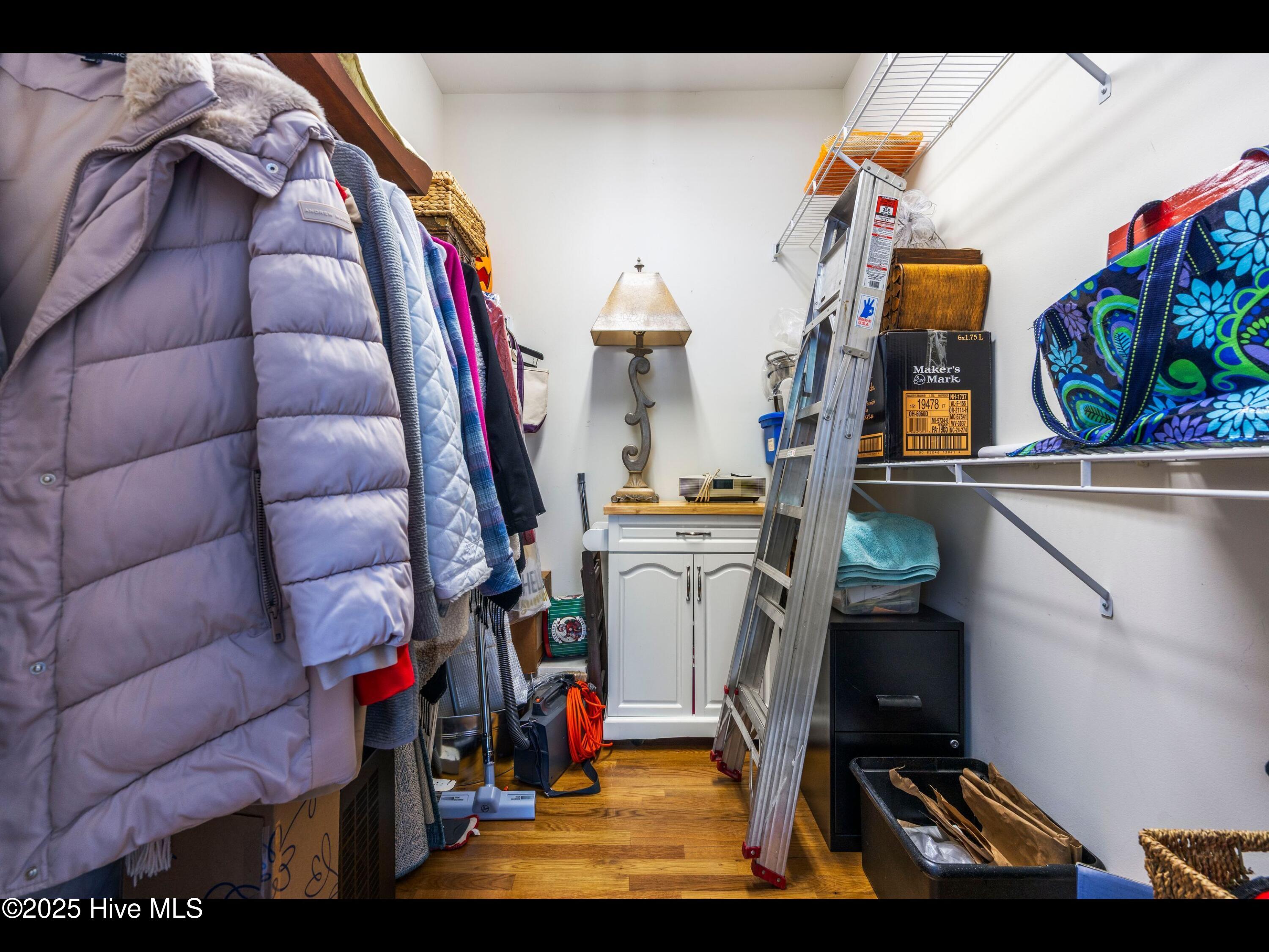 100511839 | Photo 45