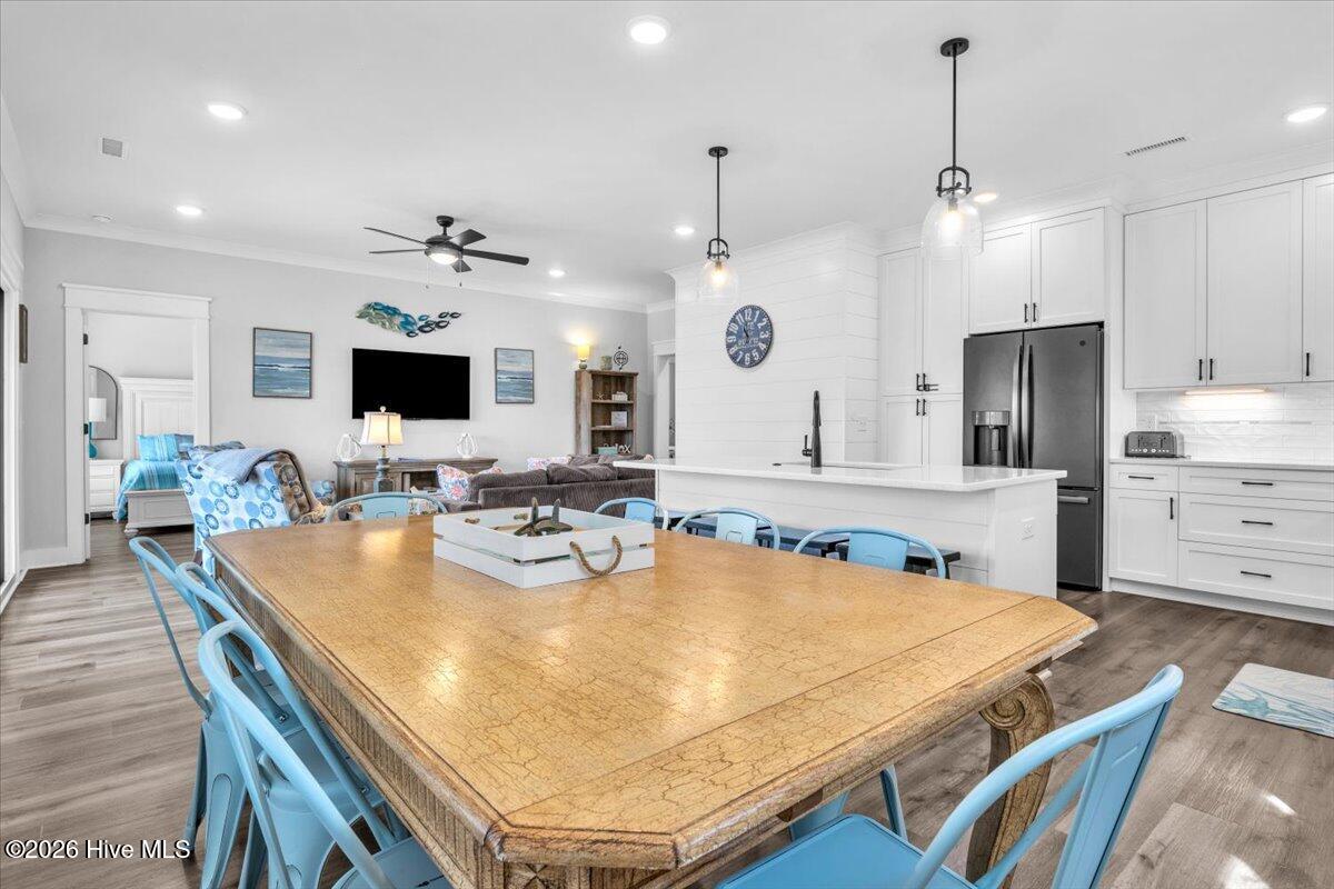 100565716 | Photo 45