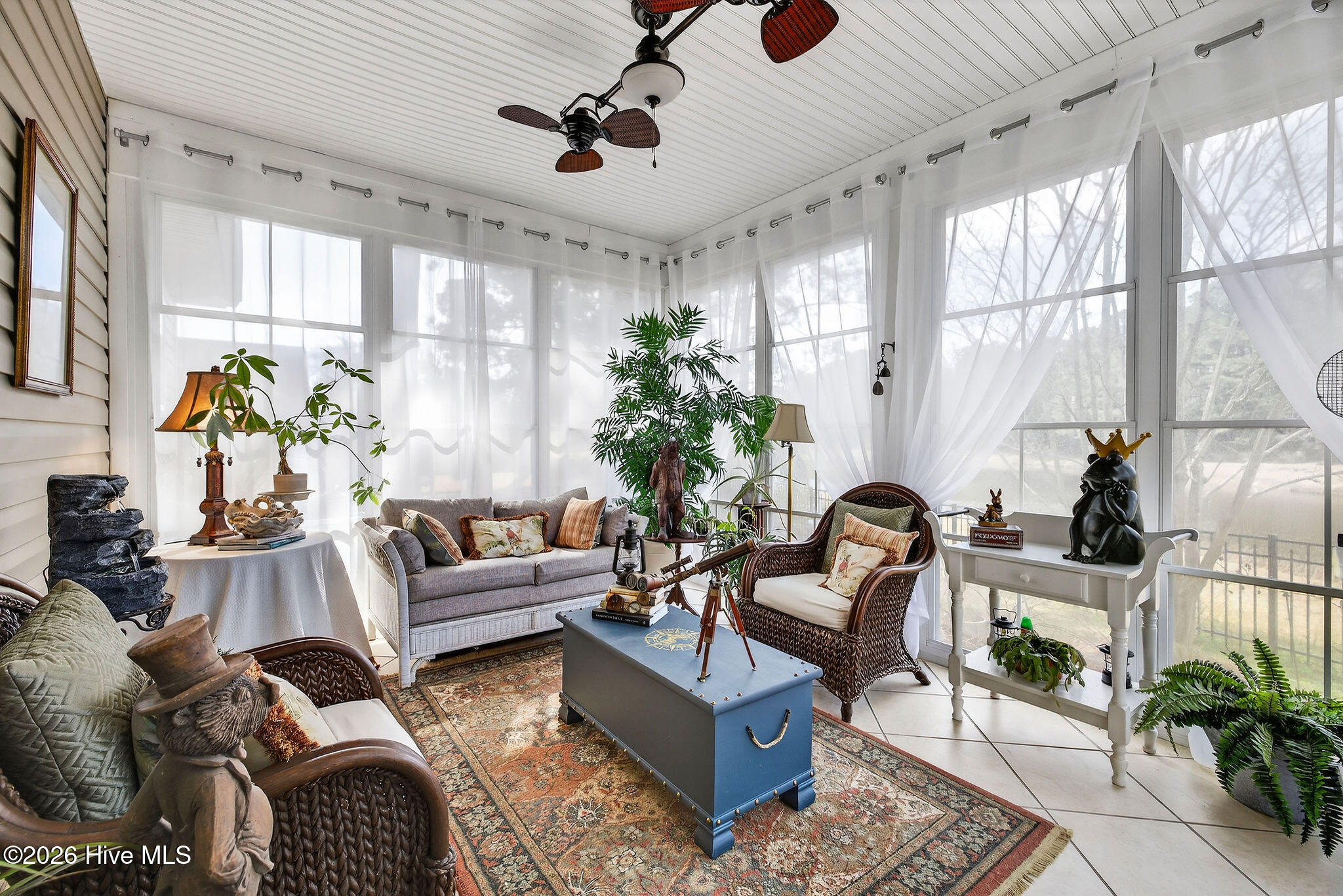 100558563 | Photo 44