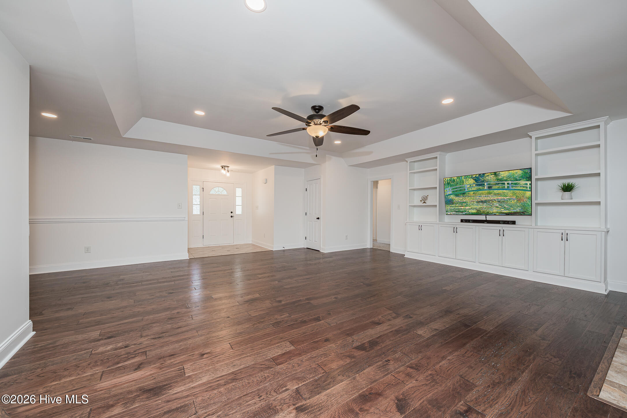 100566489 | Photo 12