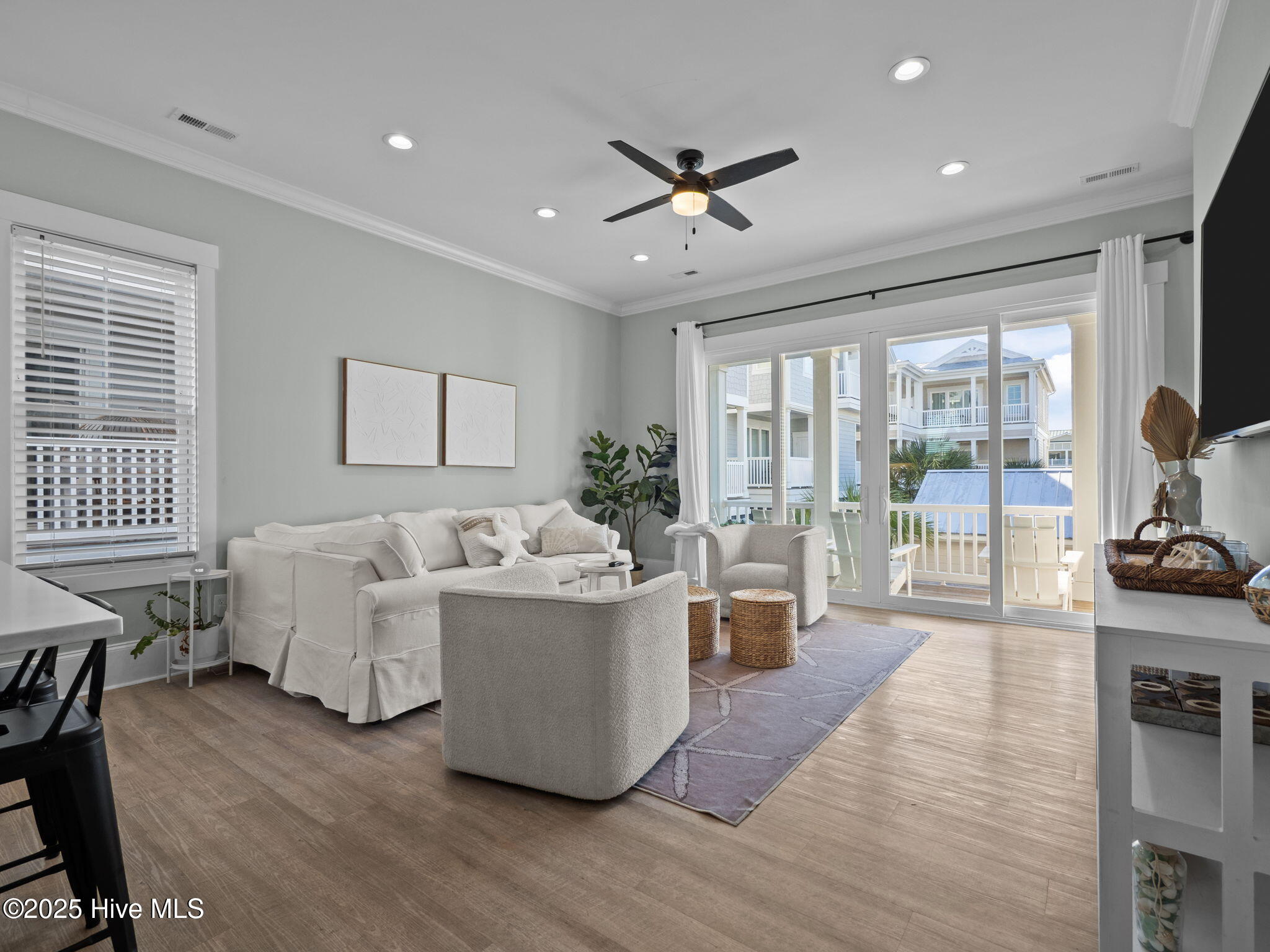 100535582 | Photo 32