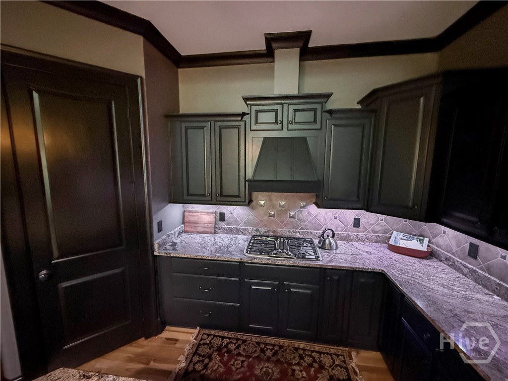 Gas Range w/large Pantry