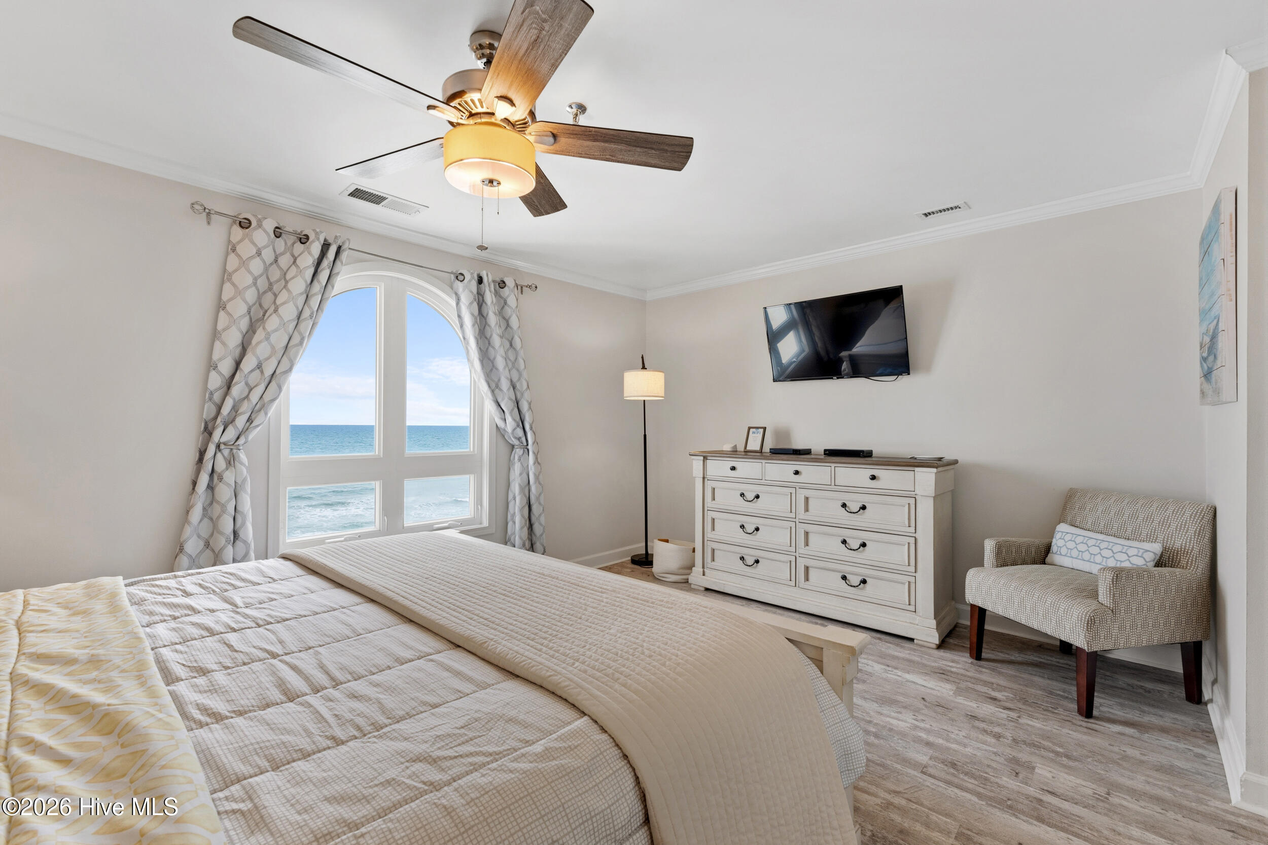 100566139 | Photo 19