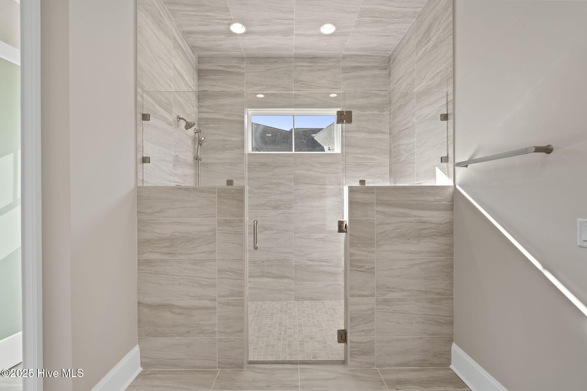 100525114 | Photo 30