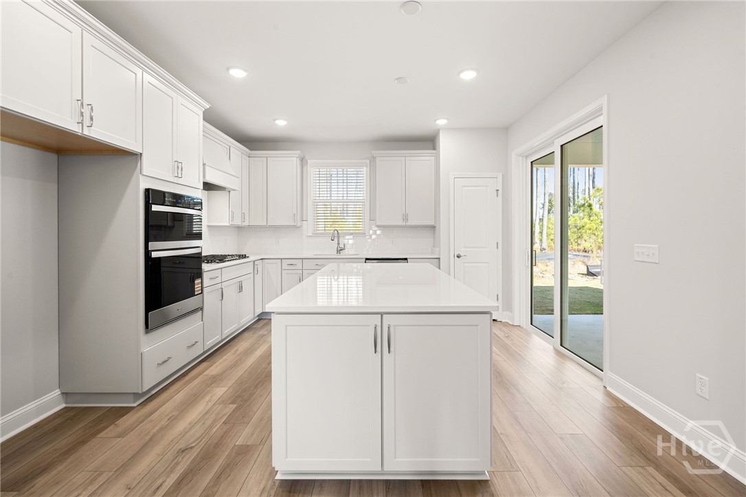 Pictures, photographs, colors, features, and sizes are for illustration purposes only and will vary from the homes as built.