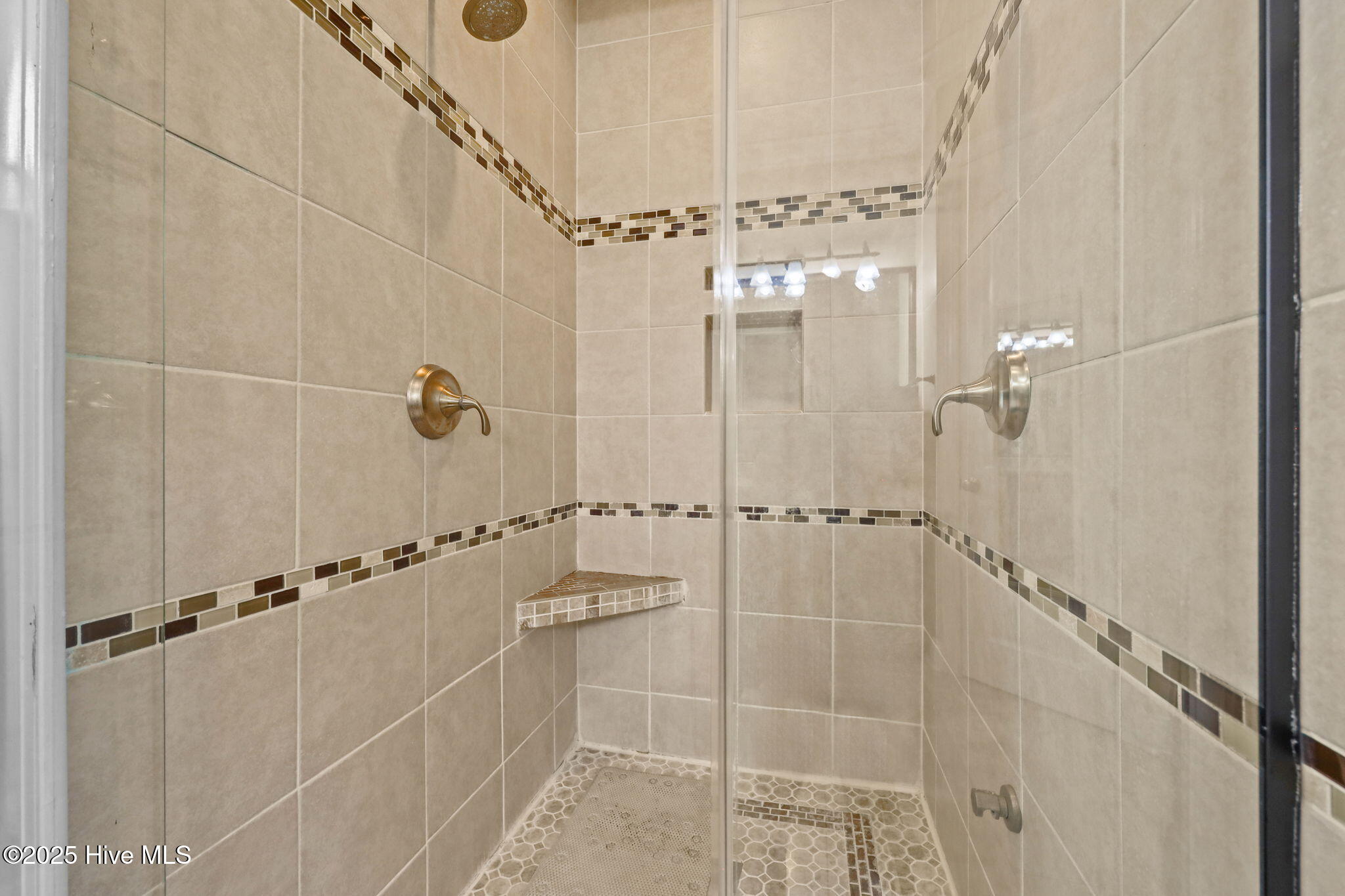 100529119 | Photo 22